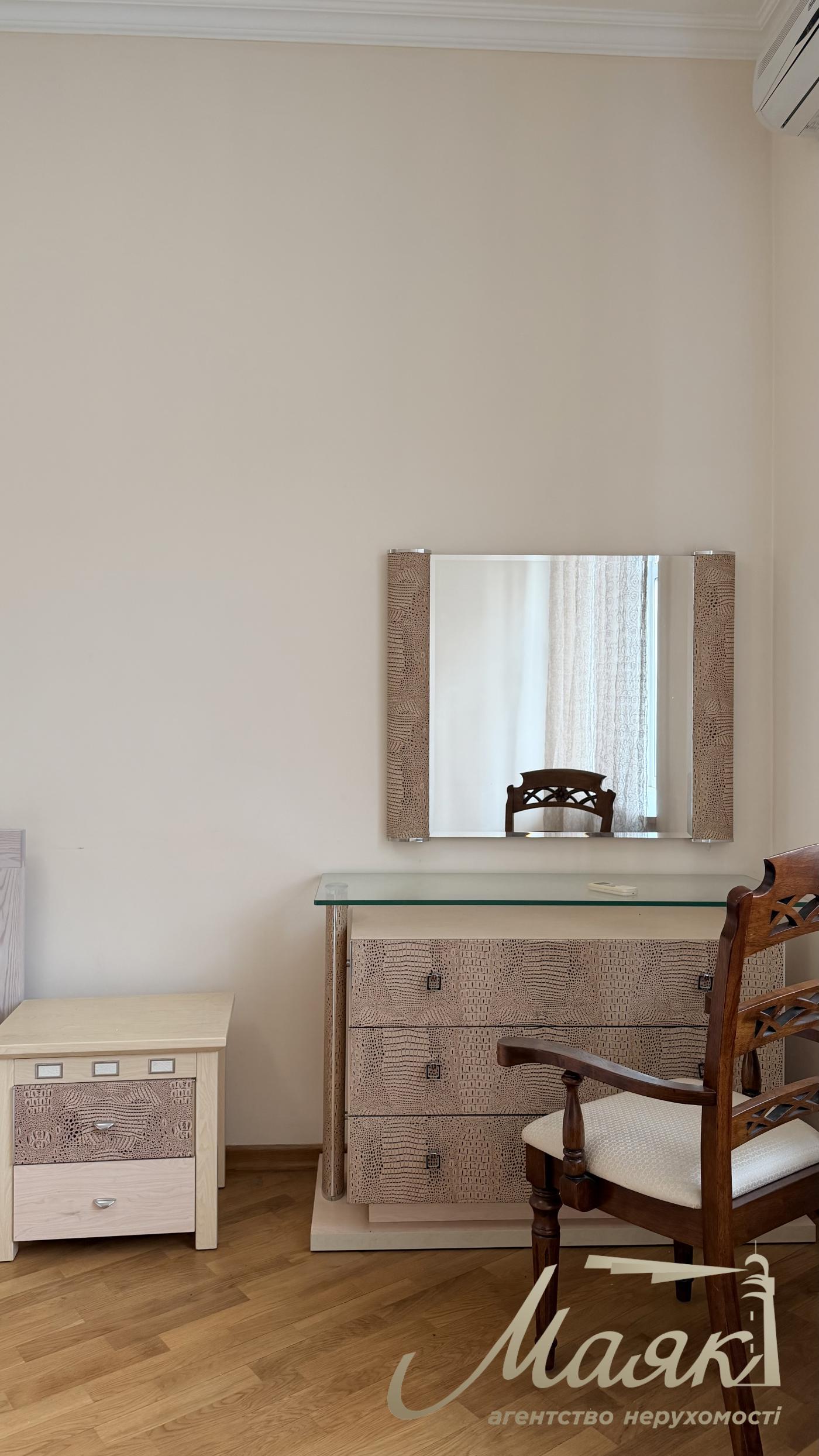 For sale 3-room apartment 98m2, str. Yaroslavov Val, 19, Shevchenkovsky district, Near Golden Gate, Sofia Square, Andreevsky Descent.