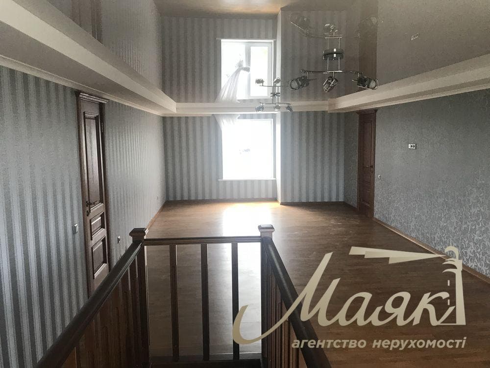 Оренда авторського будинку площею 400 м² з більярдною, зимовим садом та гаражем на 2 автомобілі в с. Підгорці, Обухівський напрямок, Київська область