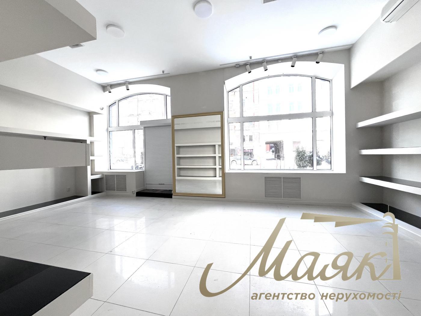 Оренда фасадного приміщення 156м2, Шота Руставелі 15.