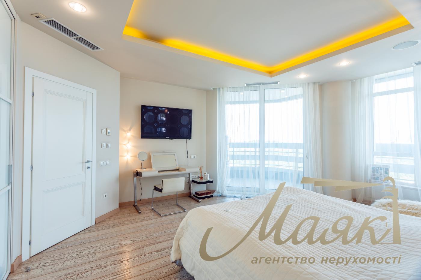 Rent 180m2 view apartment in LCD Novopecherskie Lipki, Andriy Verkhoglyada/Dragomirov Street 5, Pechersk, Kyiv