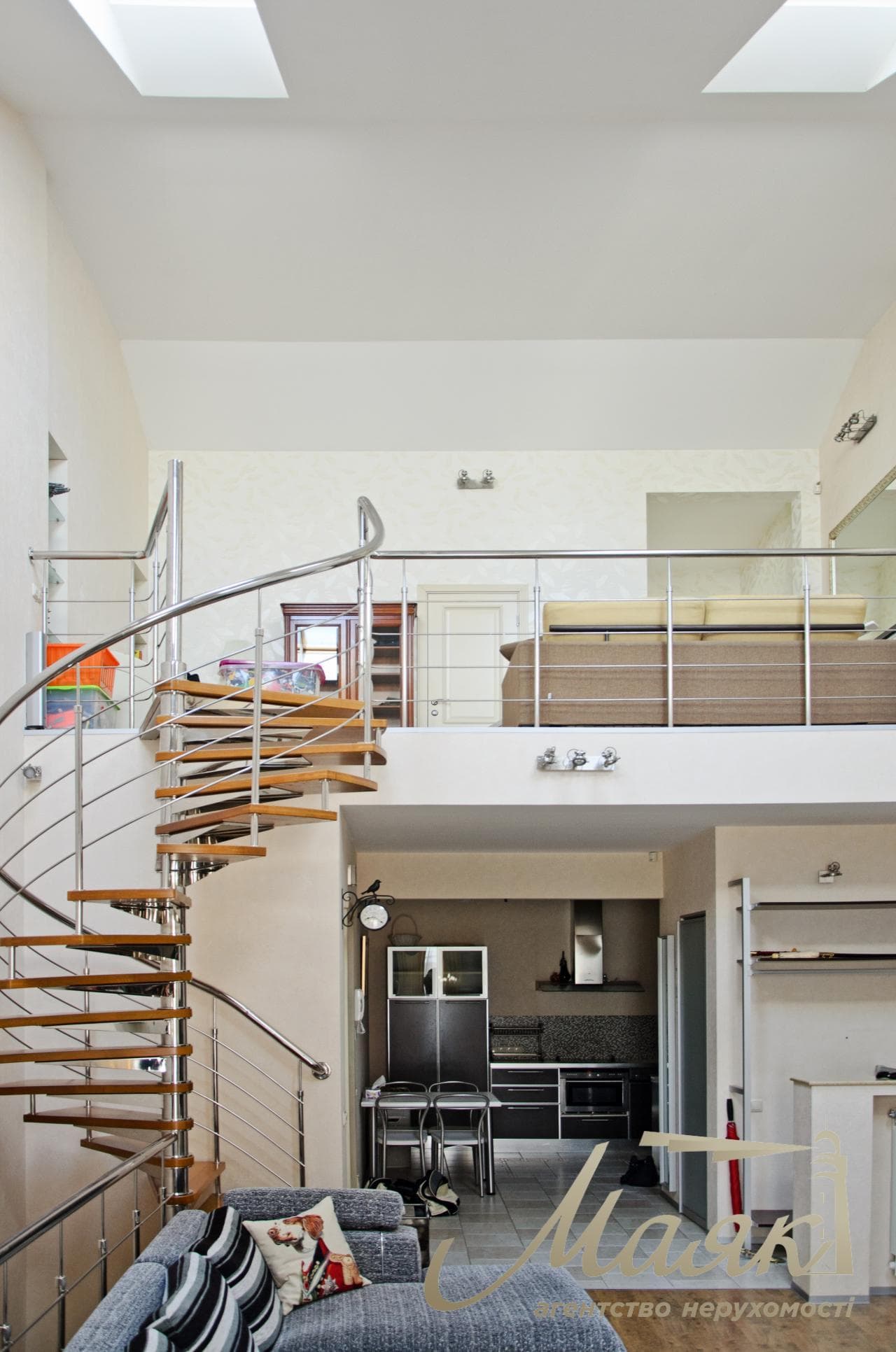 For sale 4-room apartment, Sofiyskaya Square