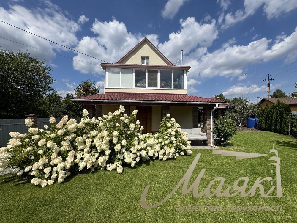 Продажа дома 260 м² с гостевым домом и баней c.Романков у Голубого озера, 10 соток, Обуховское направление, Киевская область.