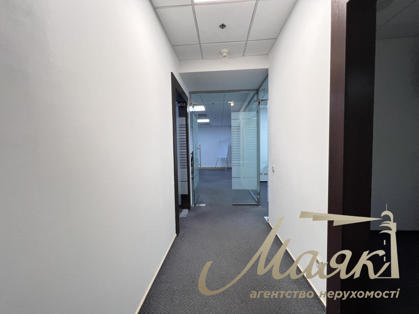 Оренда офісу 77 кв.м в БЦ Леонардо по вул. Богдана Хмельницького 52/17