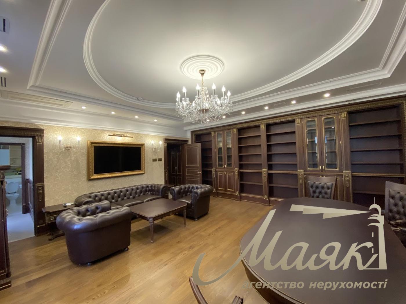 Sale of office 264 m2 in the center of Kyiv, Trehsvyatitelskaya street