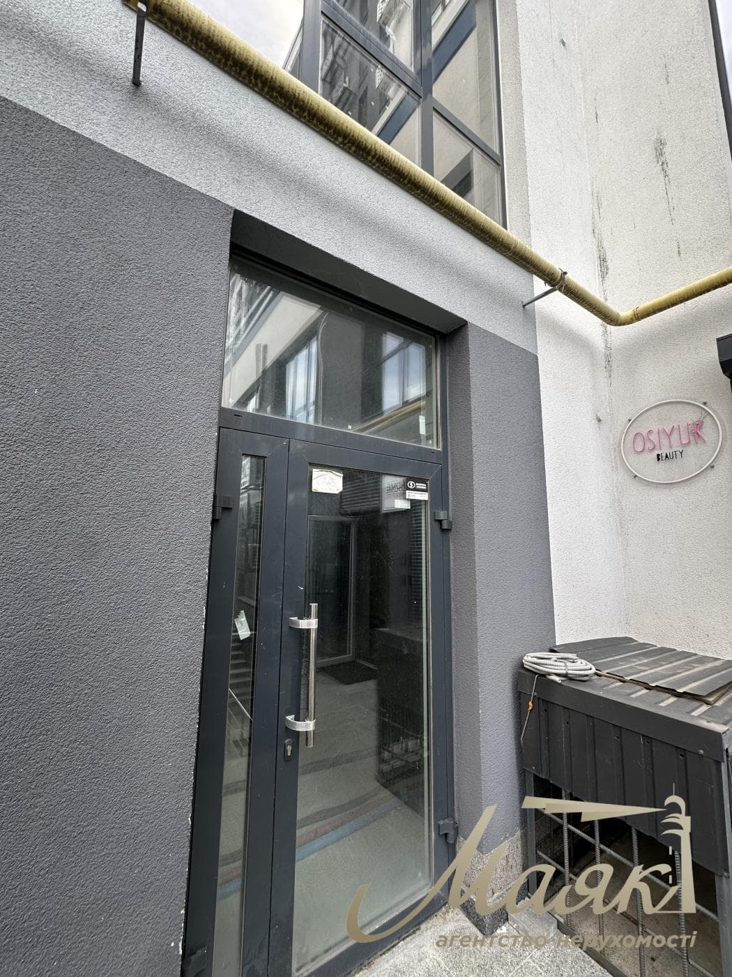 Commercial space for sale with 2 entrances (170.9 m²) at 21-A Tsentralnaya St.