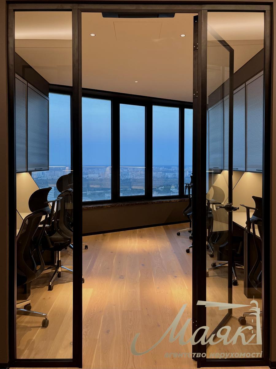 Продаж офісу преміум-класу 162 м² у БЦ Carnegie Tower, Київ