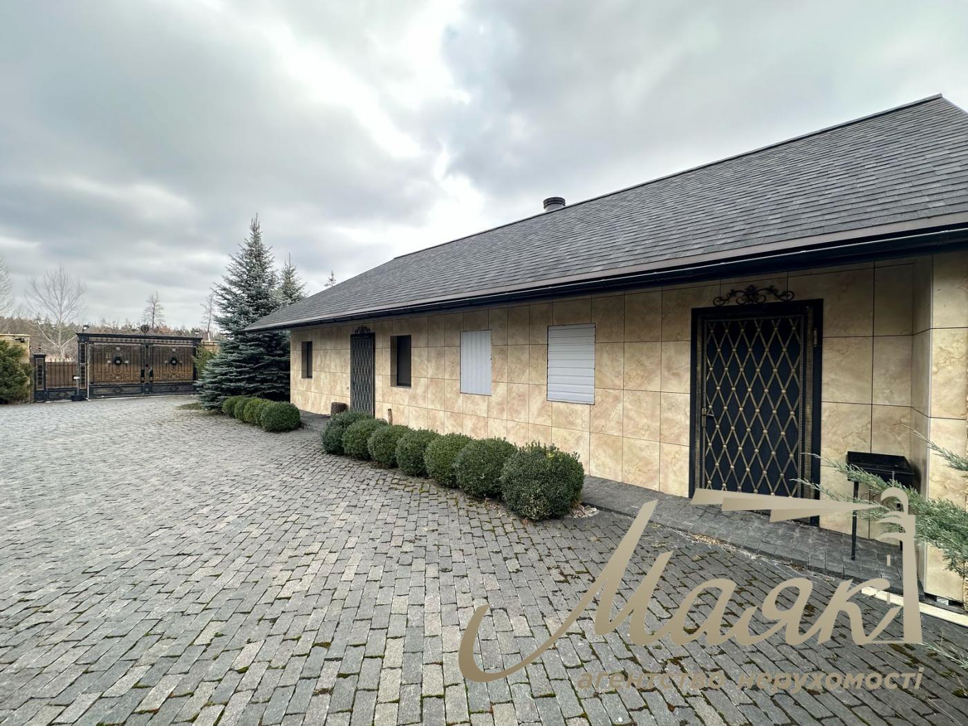 For sale one-storey cottage with access to the lake in the cottage town in the village of New Bezradichi, Obukhiv district.