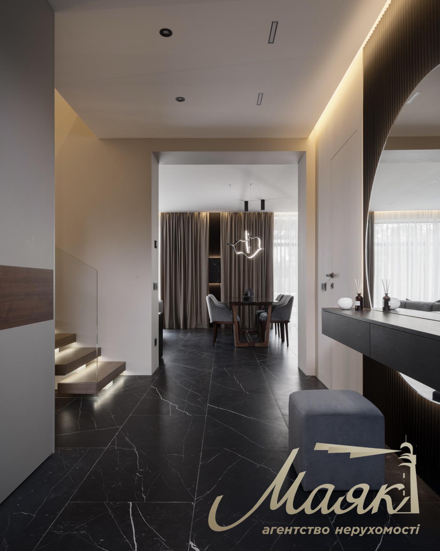 Sale of 2-storey townhouse 296m2, (3.5 hundredths) Kozin