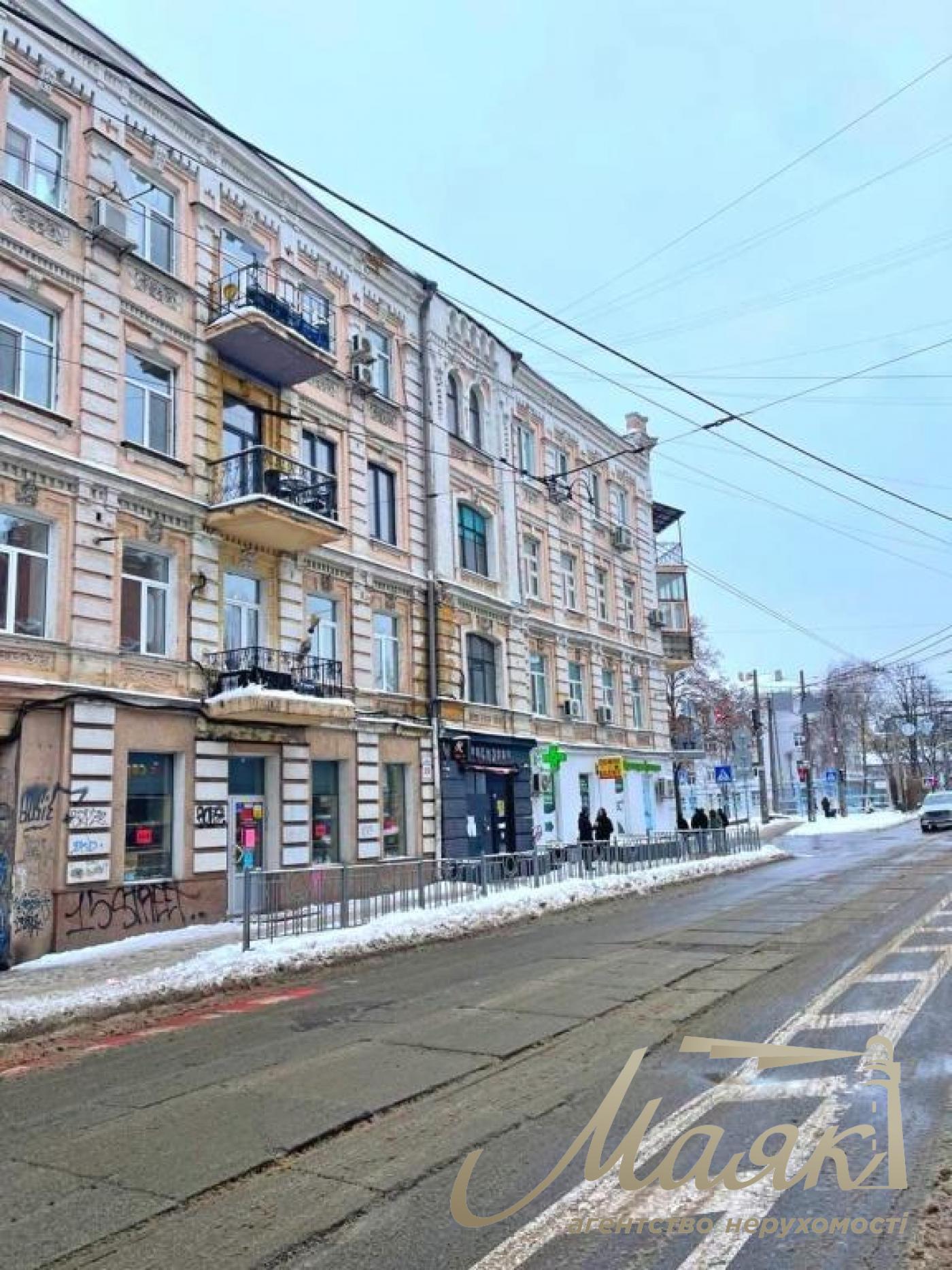 Rent a facade premises 113 sq.m.sq. Lower Val, Podol