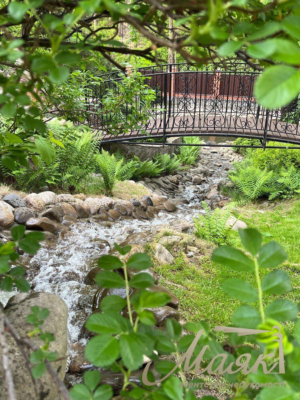 Оренда будинку з басейном у Лісниках, з приголомшливою ділянкою.
