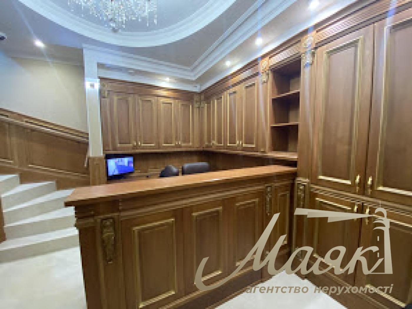 Sale of office 264 m2 in the center of Kyiv, Trehsvyatitelskaya street