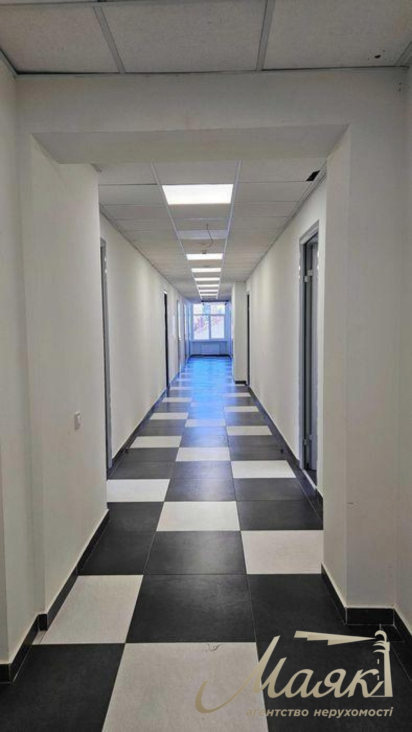 Office for rent 370 sq.m. sq.m. Mykhnovskyi Boulevard/Druzhbyba Narodiv, Pechersk