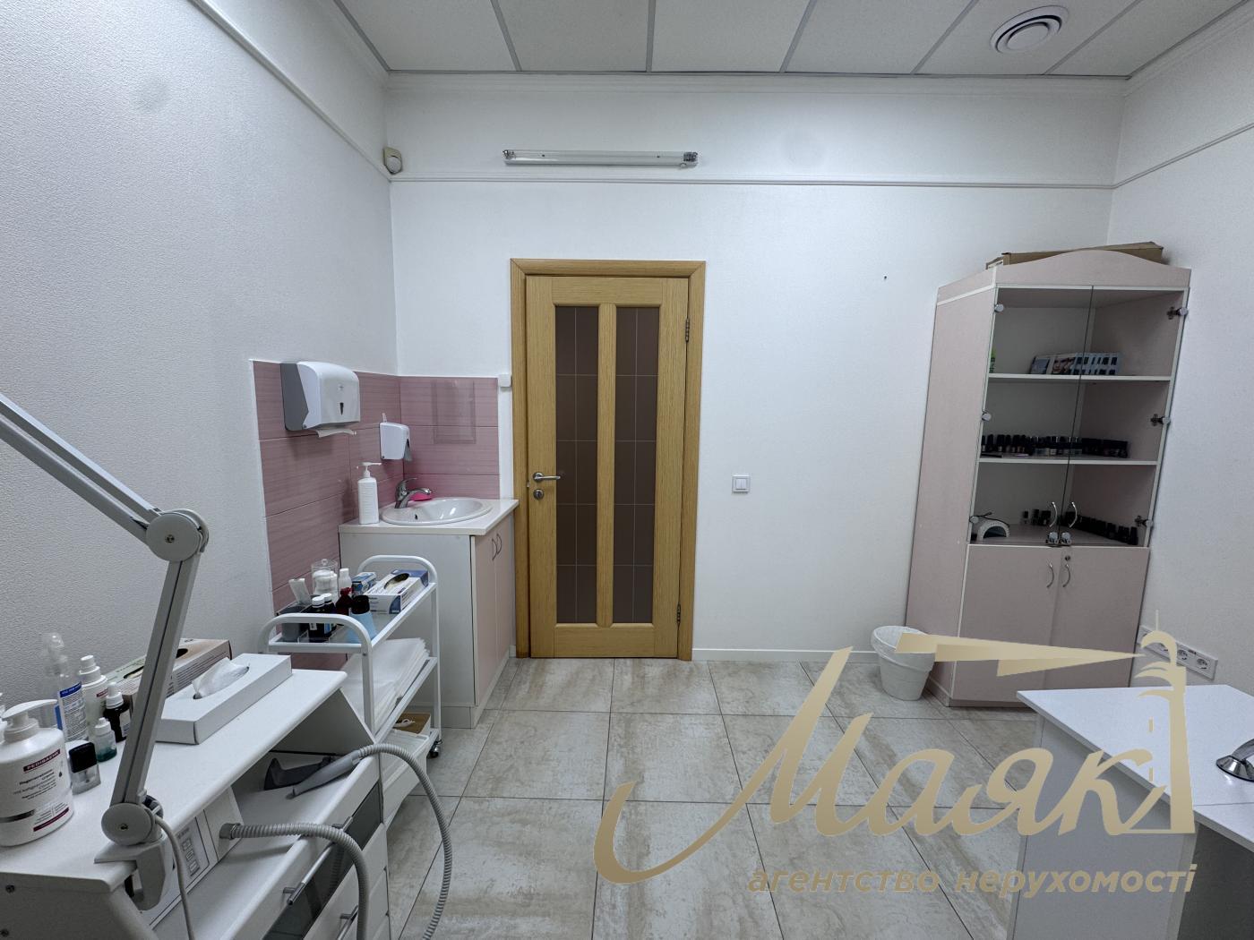 Sale of facade premises on the streets Dneprovskaya embankment, Osokorki, Poznyaki.