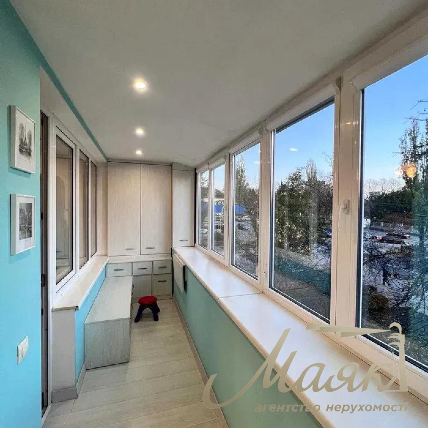 Оренда 4-кімнатної квартири, 77м2, стм. Університет, Центр, Київ