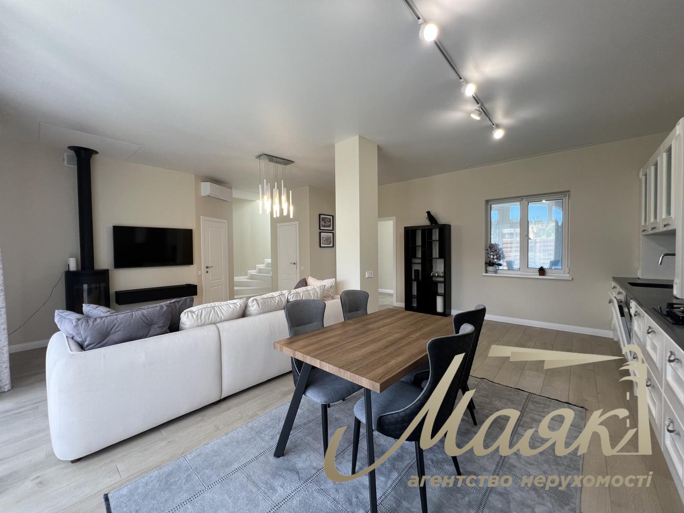 Rent 3-storey duplex 270m2, Kozin