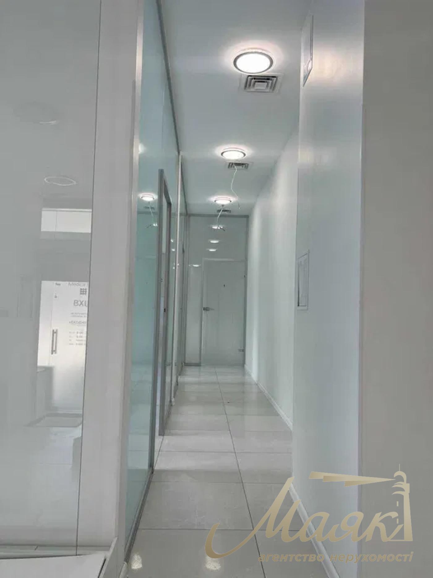 Аренда фасадного помещения 232 м.кв. возле GoodWine, м. Кловськая