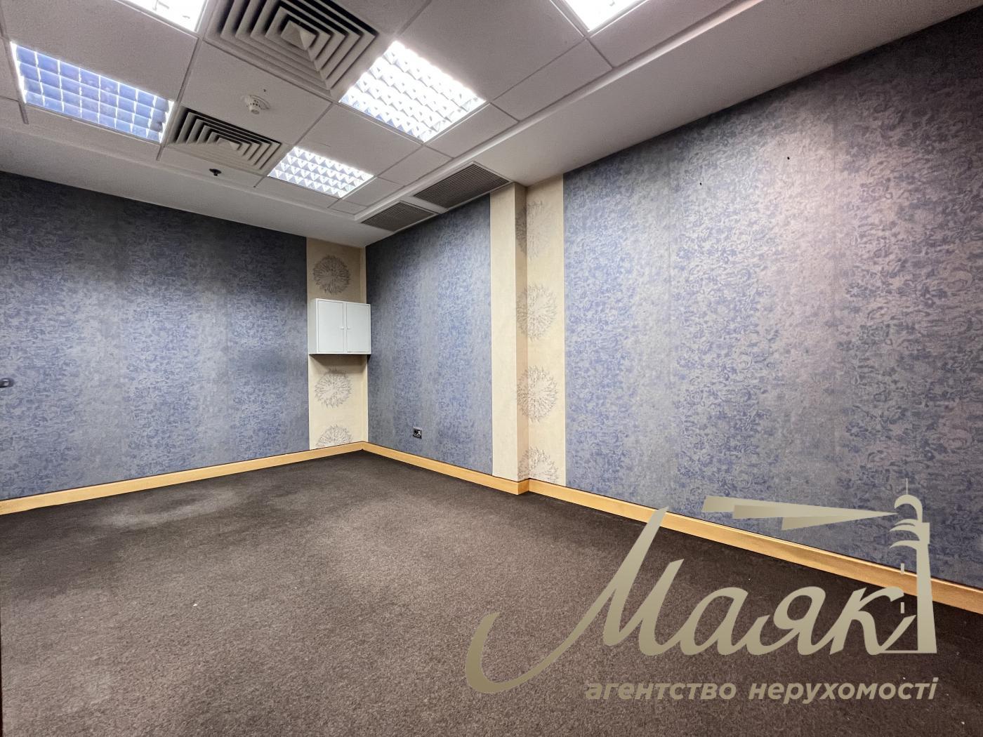 Оренда офісу 77 кв.м в БЦ Леонардо по вул. Богдана Хмельницького 52/17