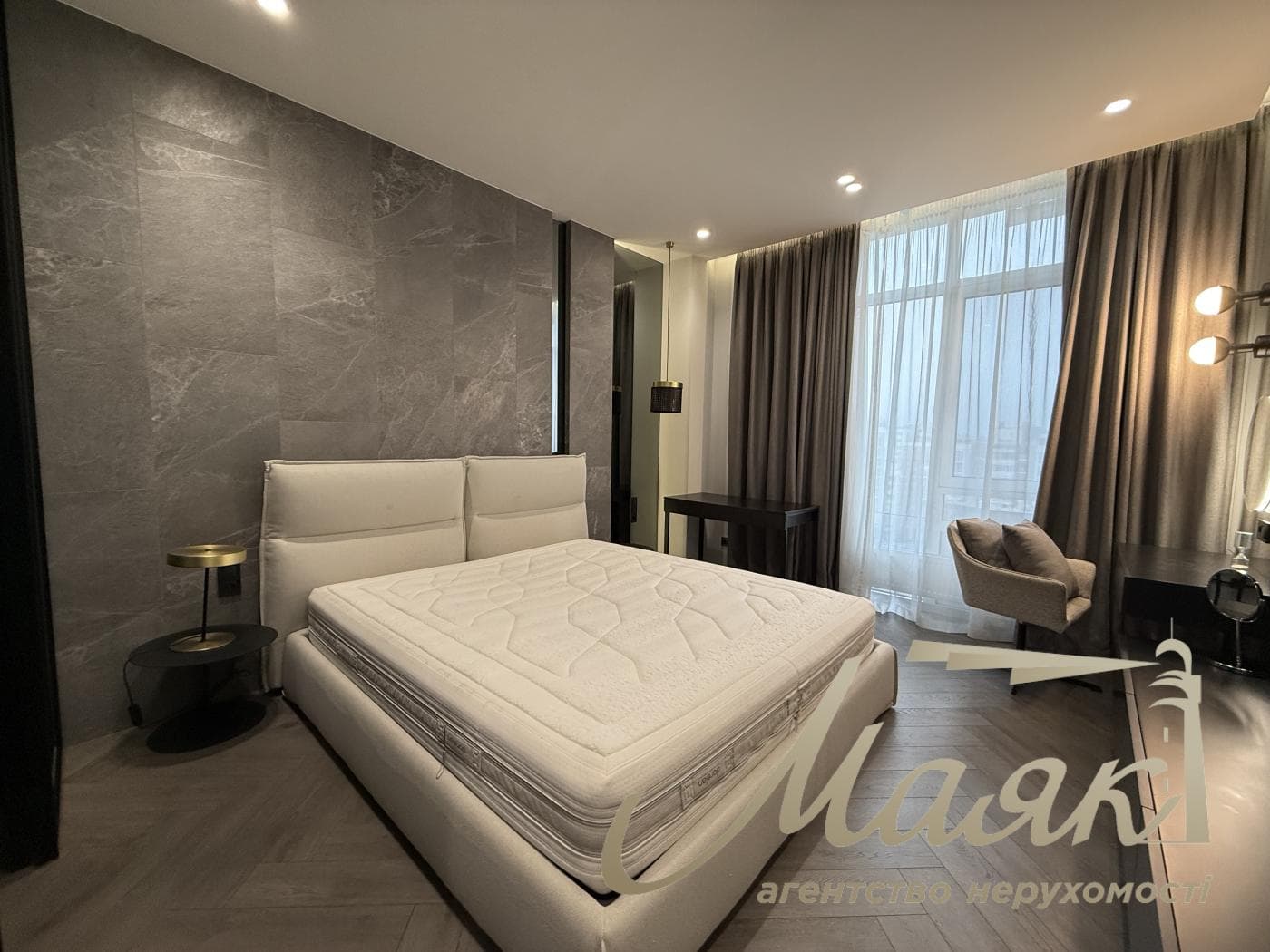 Продаж / Квартира / вул. Саперне Поле, Печерськ, Київ