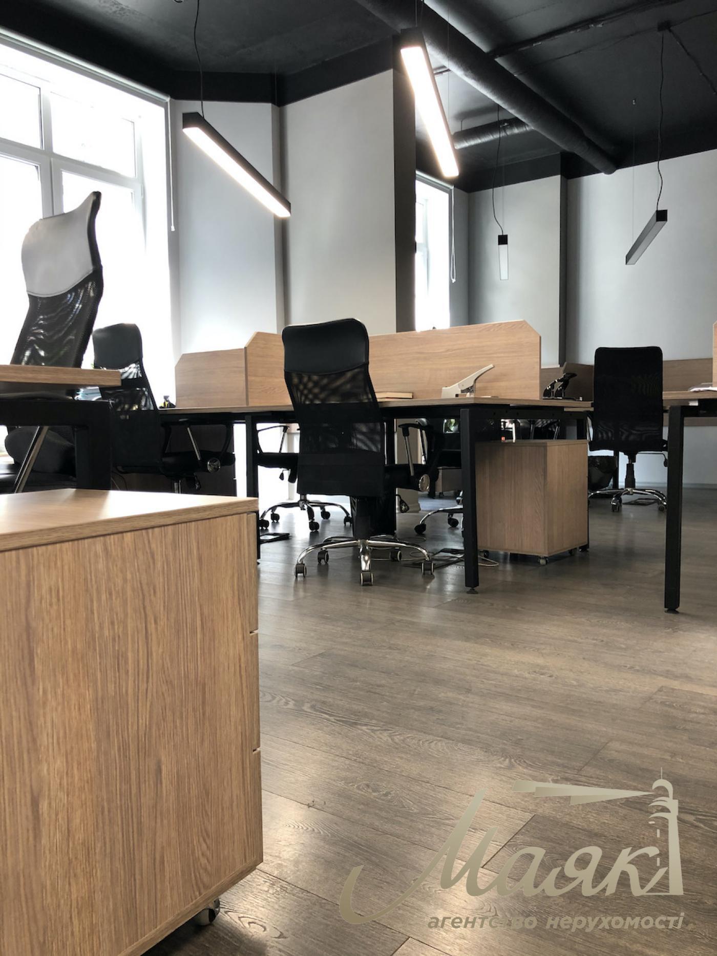 Оренда офісу 220м2 на Воздвиженці по вул.Дегтярна 8, Поділ.