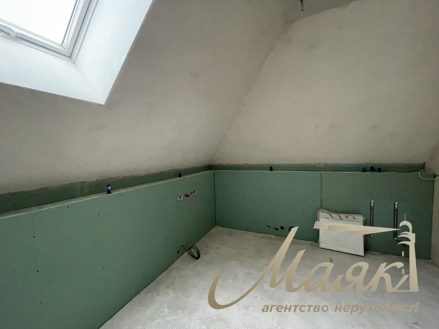 Продаж будинку з гаражем 365м2, ділянка 15 соток у КМ "ОБРІЙ - К" вул. Центральна, у с. Козин,