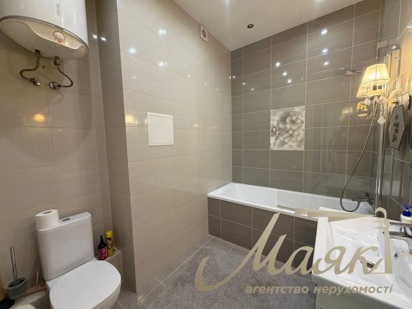 2-room apartment for rent in the Panorama residential complex in Pechersk, at 44-A Konovaltsa Street.