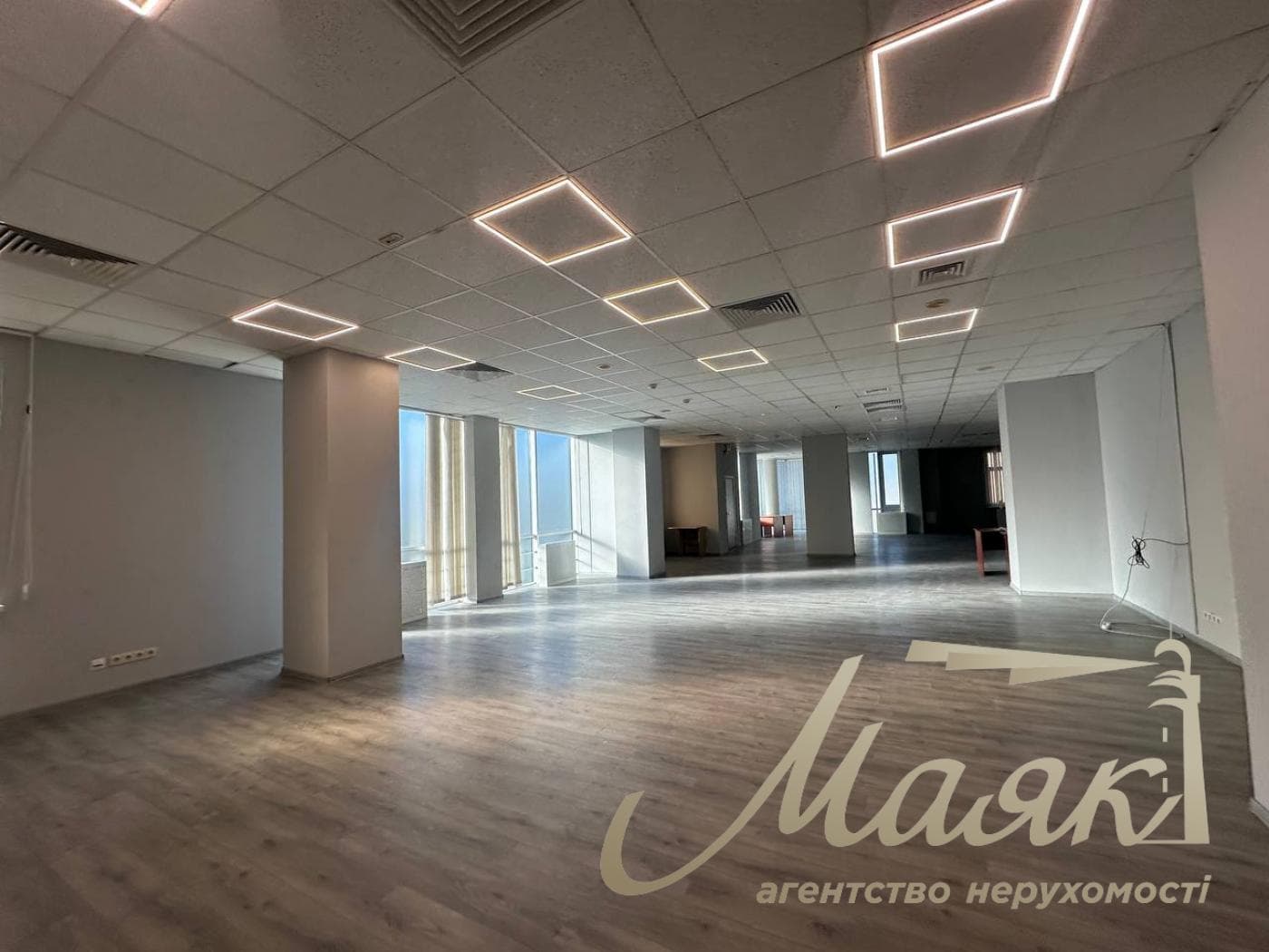 Оренда офісу площею 500 м² на провулку Крестовому, 2, Арсенальна.