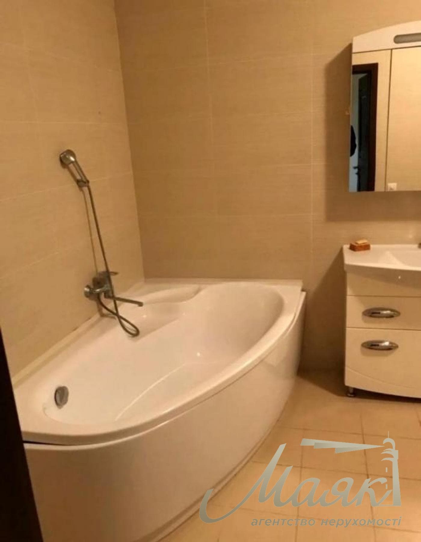 Продаж офісу 95 м.кв. Carnegie Tower, Печерськ