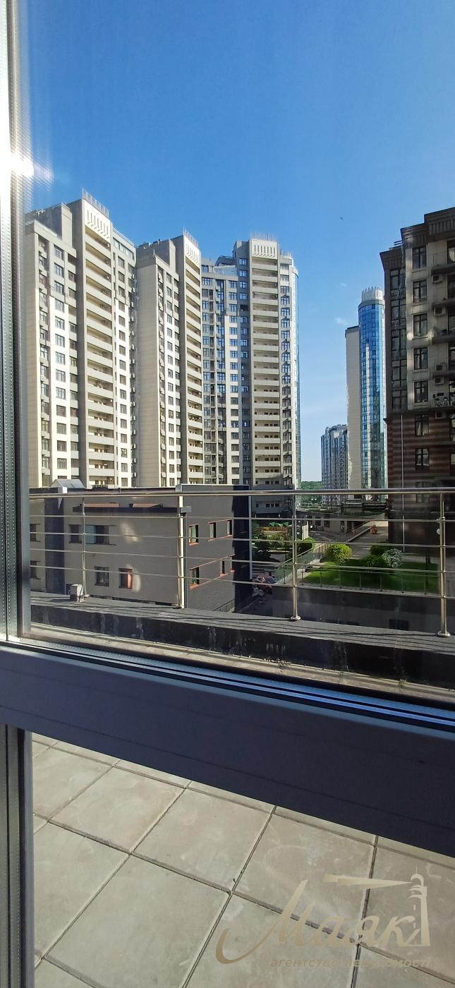 Sale of 1-room apartment 46 m2 with a terrace in the residential complex Delmar, Dragomirova st.