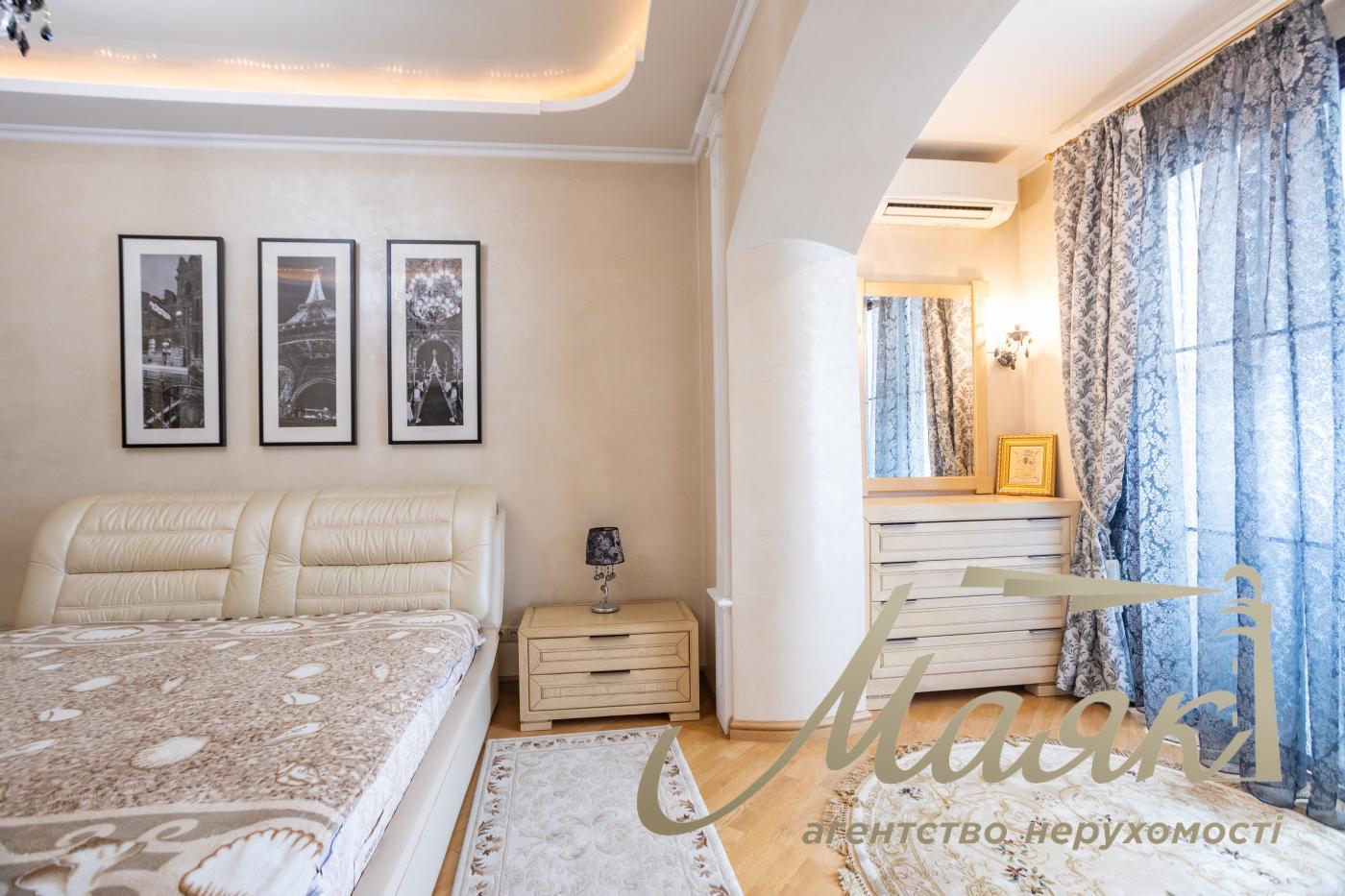 For sale 3 bedroom apartment Obolon, apartment for sale near the subway