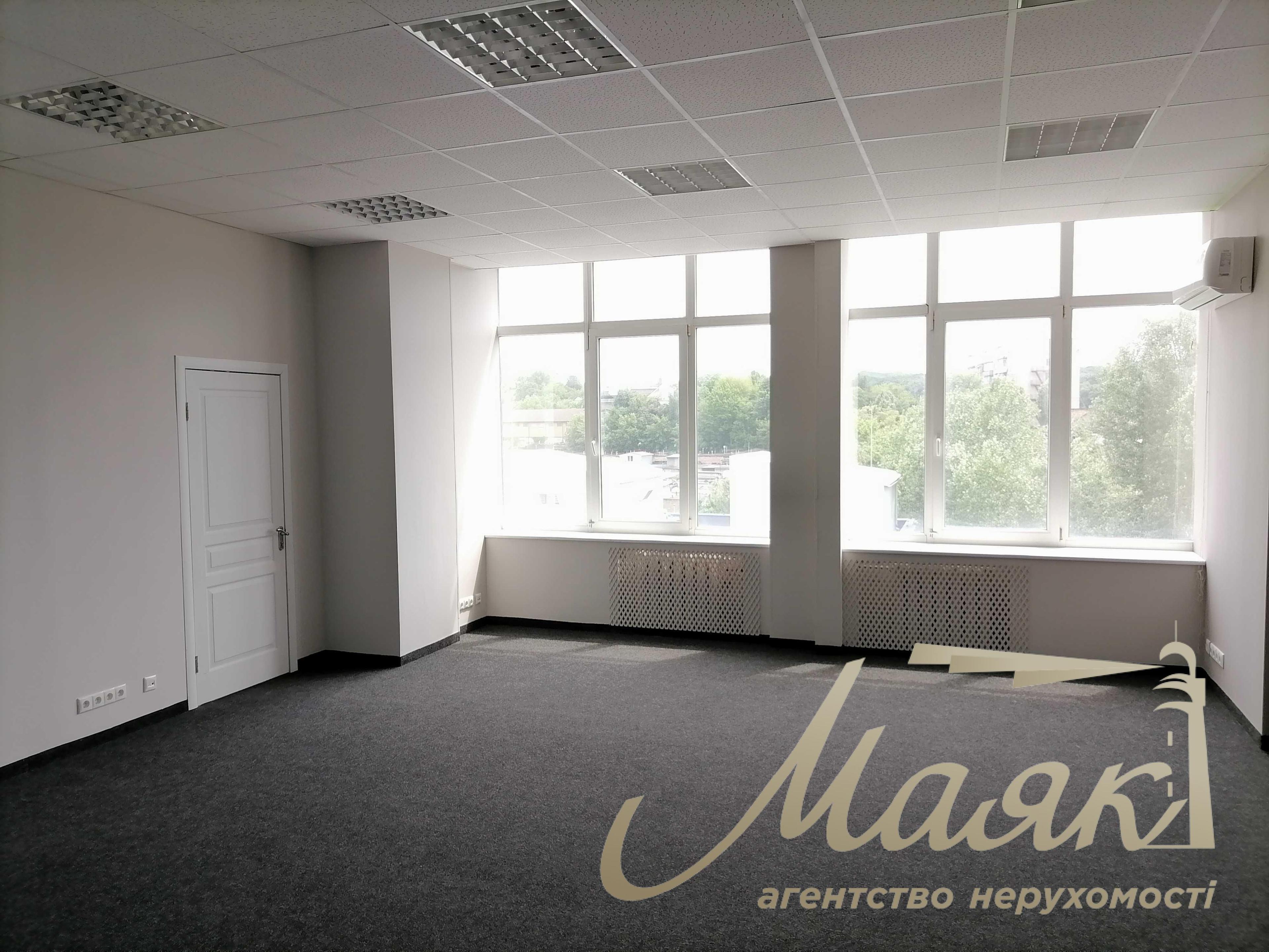 Аренда офисного помещения 636 м2 в БЦ, метро Голосеевская