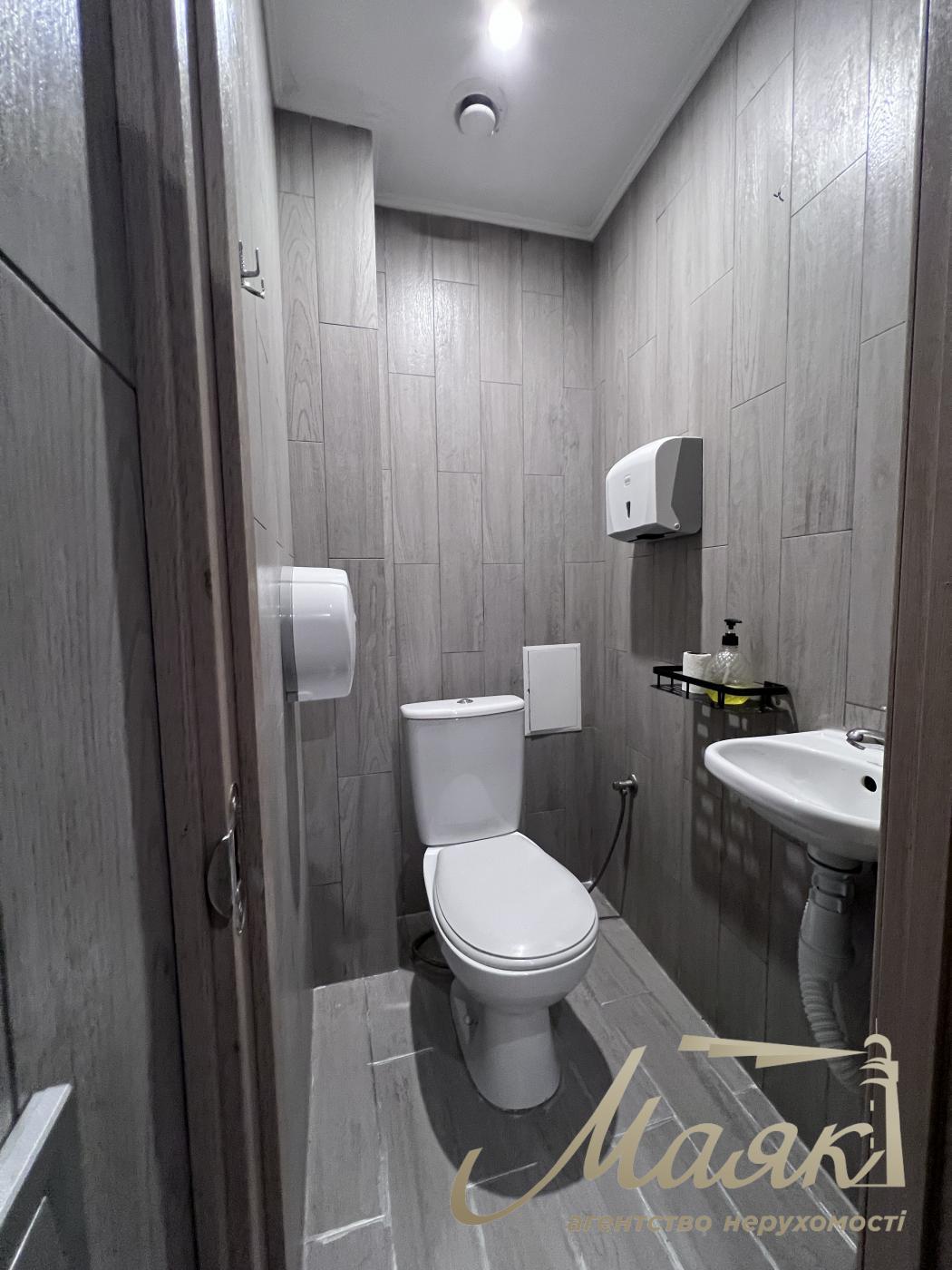 Оренда фасадного приміщення 156м2, Шота Руставелі 15.