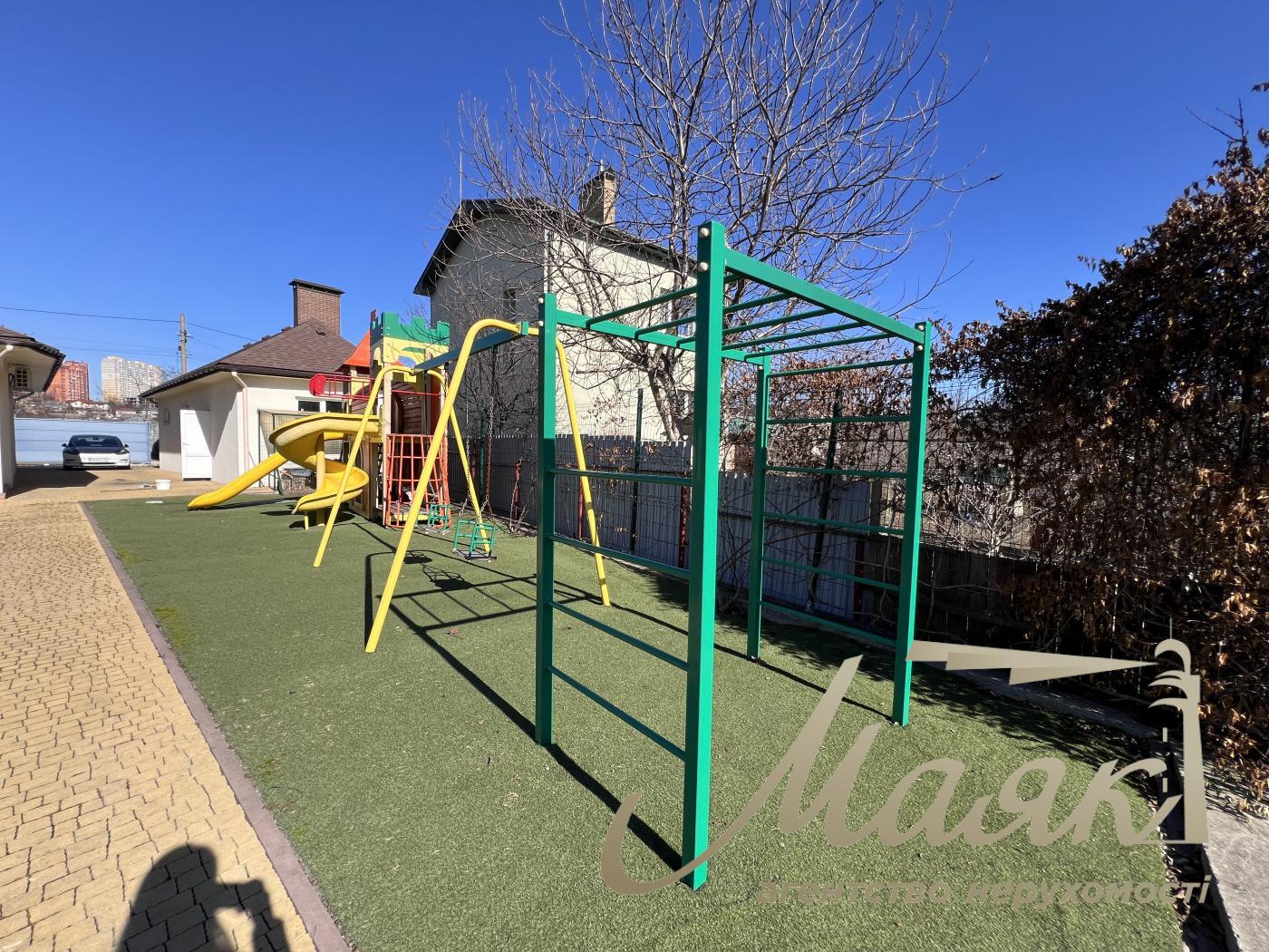 Rent 2-storey house 190m2, Goloseevsky district, Myshelovka