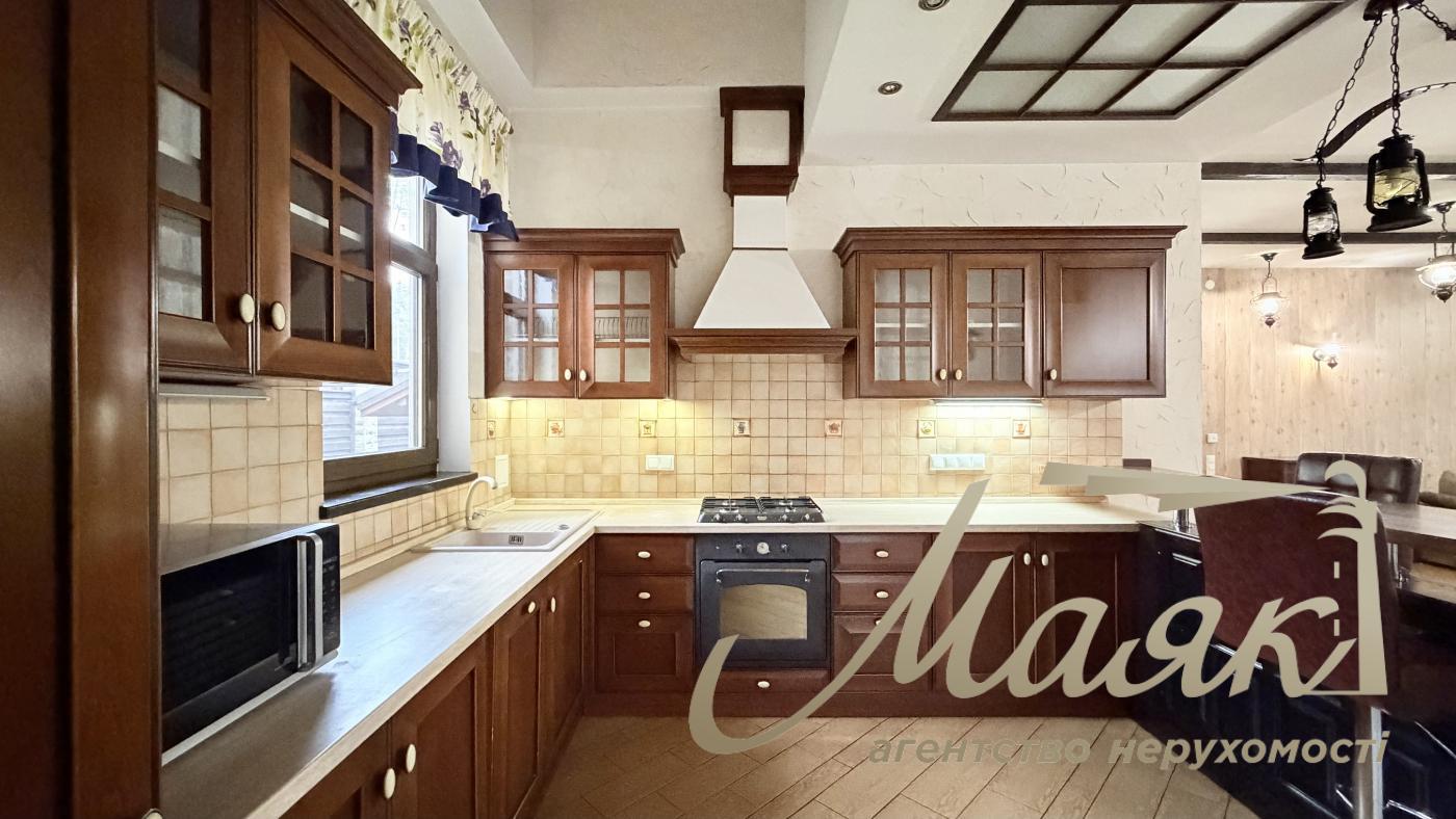 Оренда будинку К.Заспа, Козин, Плюти, оренда будинку в містечку, басейн, ліс, охорона