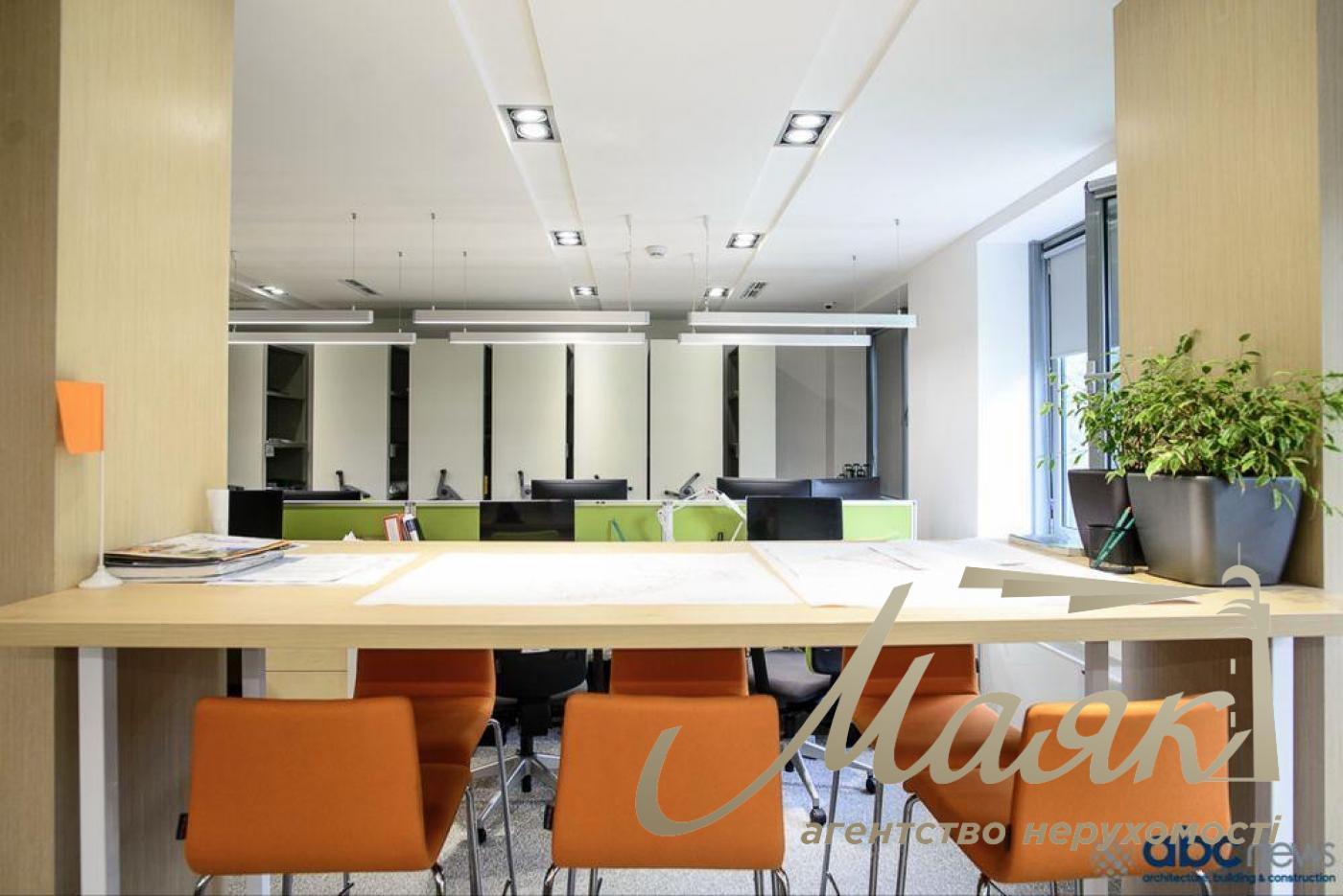 Аренда офиса 860 м.кв. пл.Спортивная, Печерск