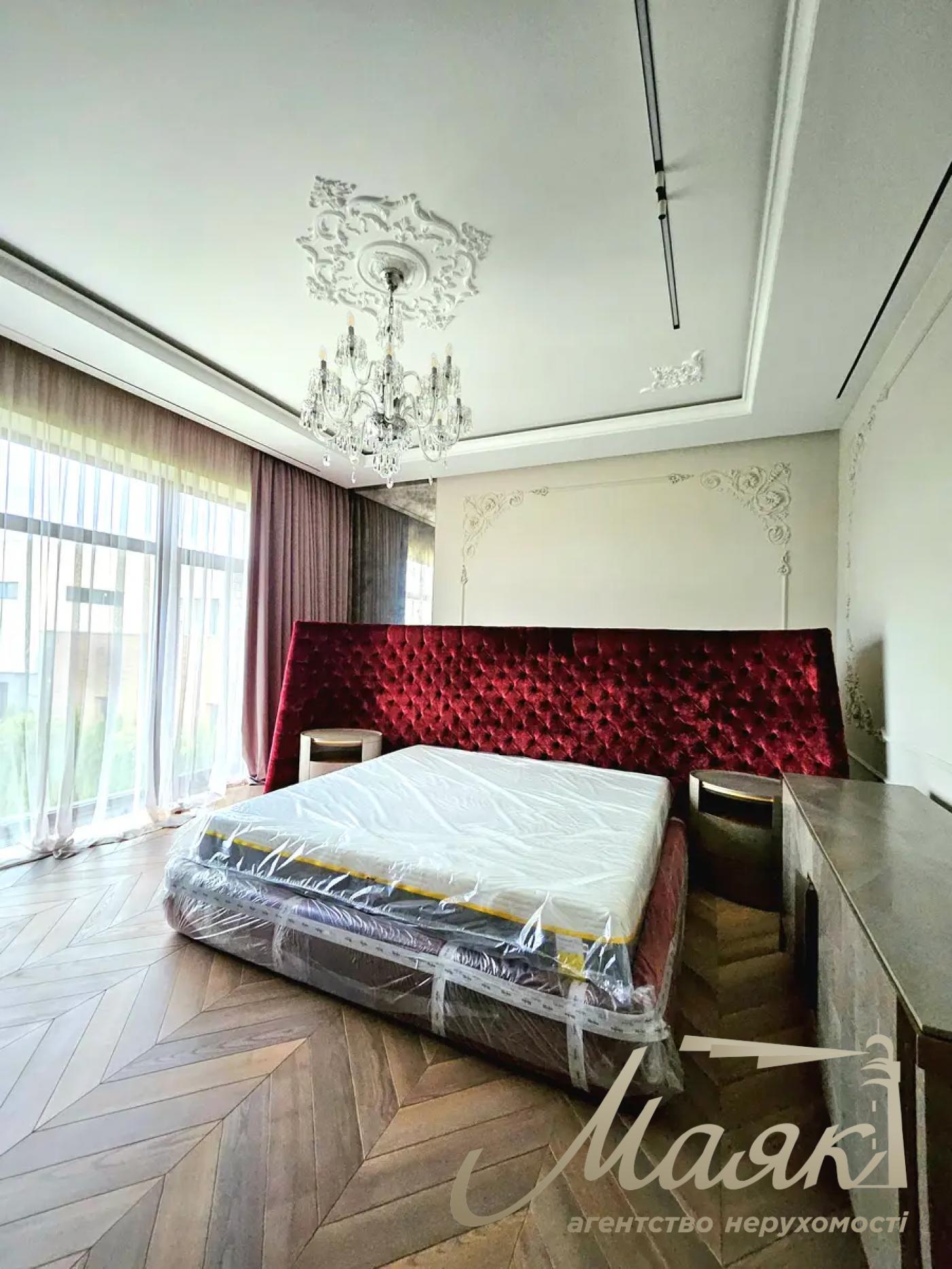 Rent a house 340 sq.m. with its own bank with. Romankov