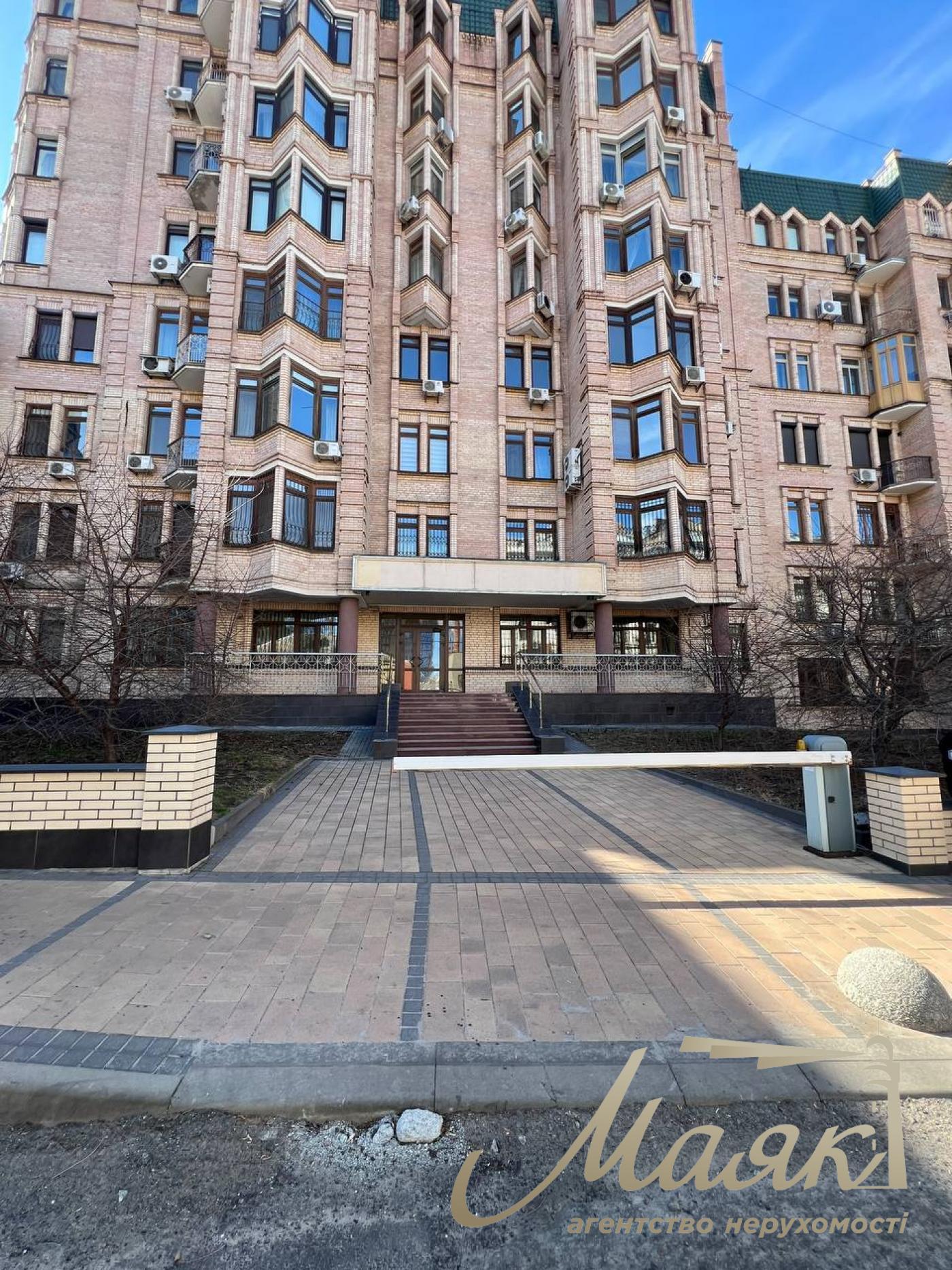 Оренда офісу 285м2 по вул.Булв'ярно-Кудрявська 13/19, Львівська площа.