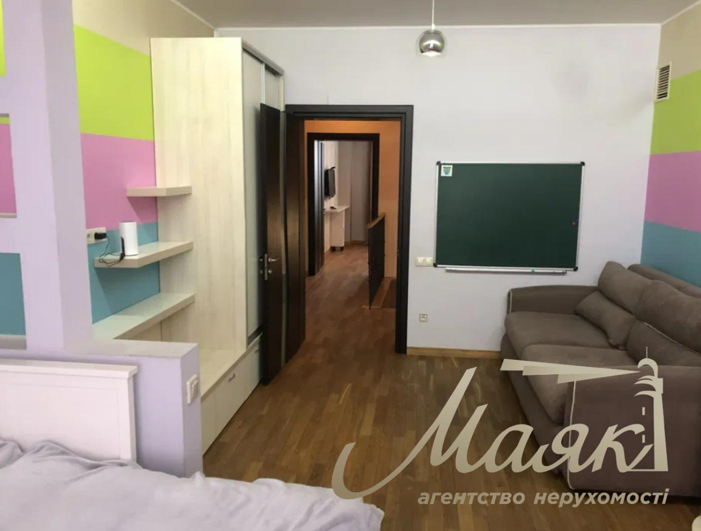 Rent a house 350m2 Osokorki, 1st East-far lane