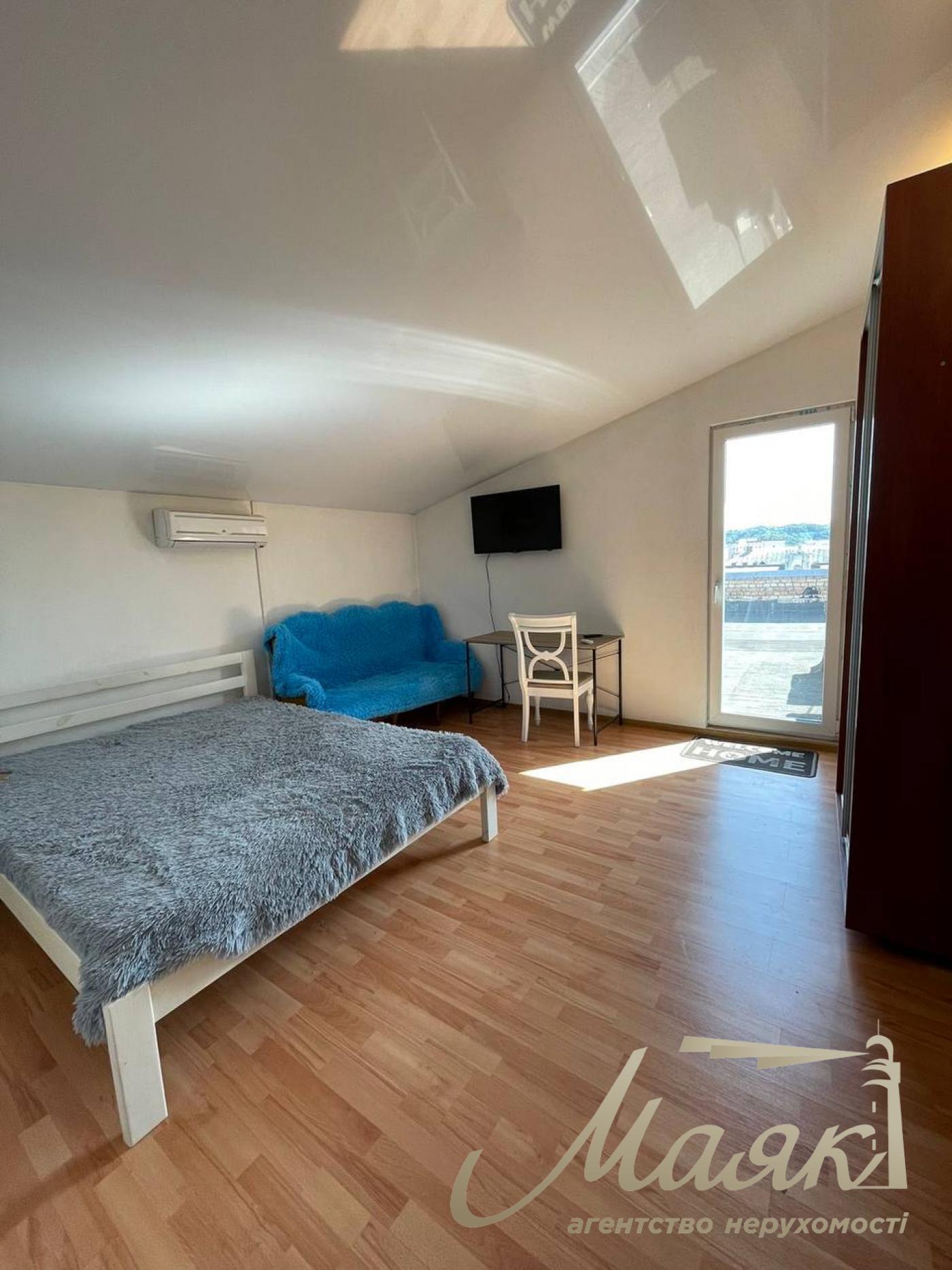 Оренда дворівневої квартири на Подолі.