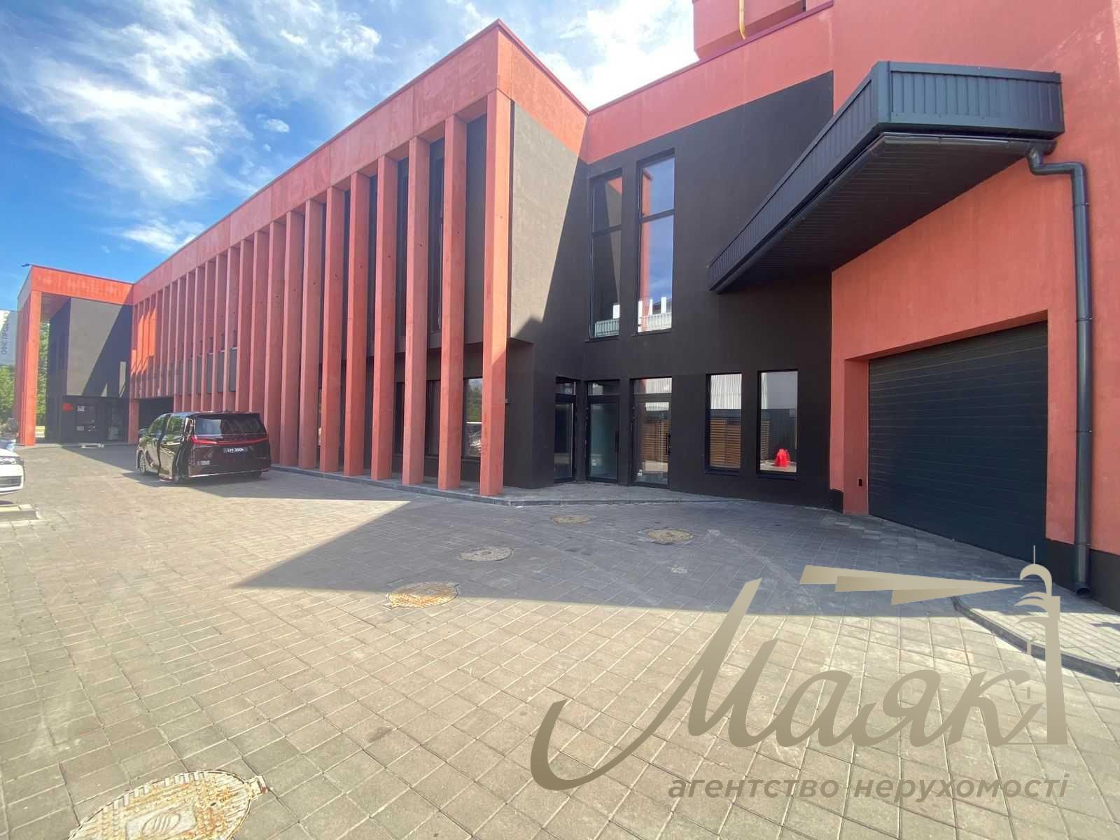 Аренда фасадного помещения 318 м² с рампой и парковкой — отдельностоящее здание