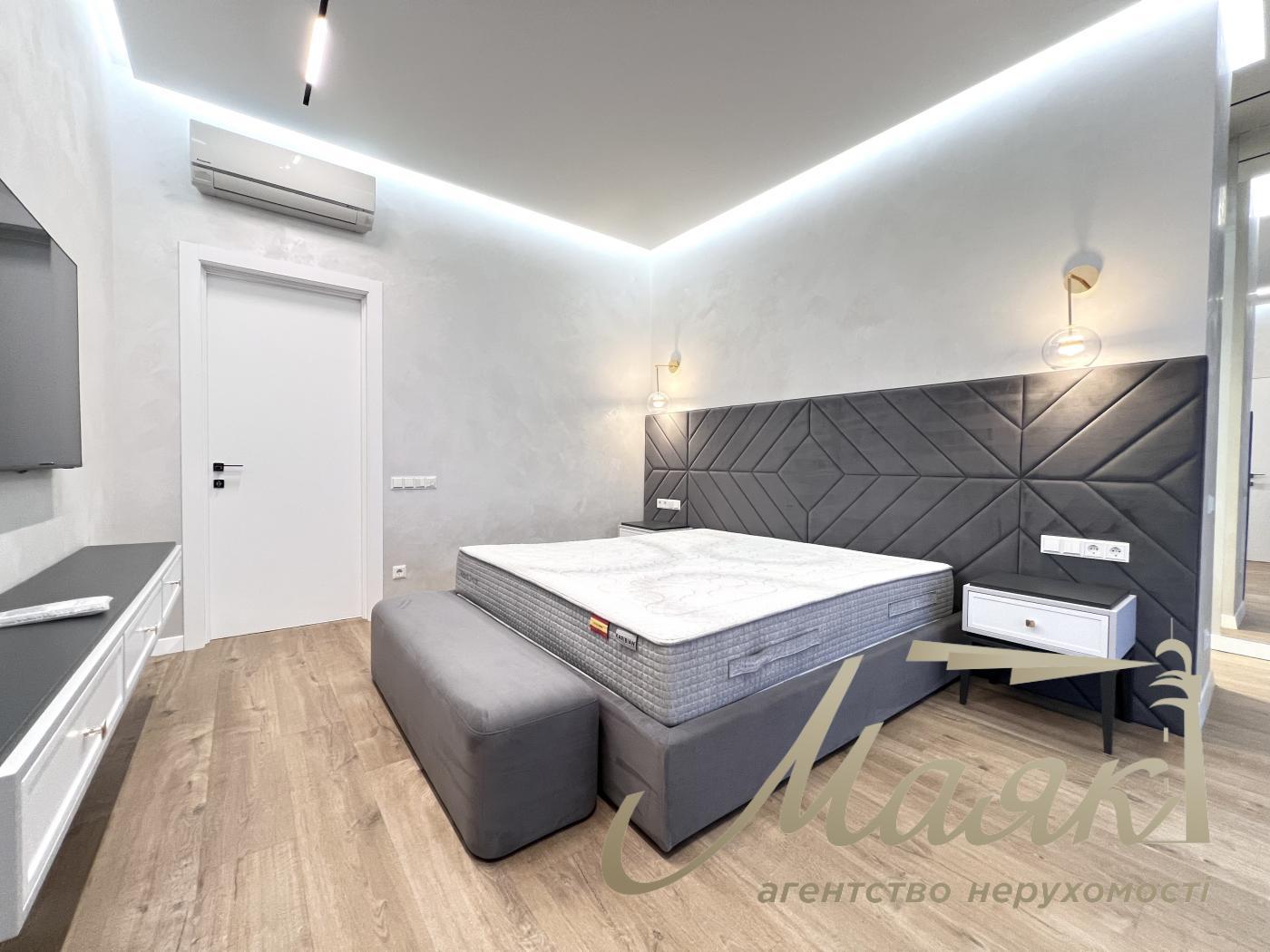 Оренда заміського будинку на Осокорках у котеджному містечку "Блакитна Лагуна"