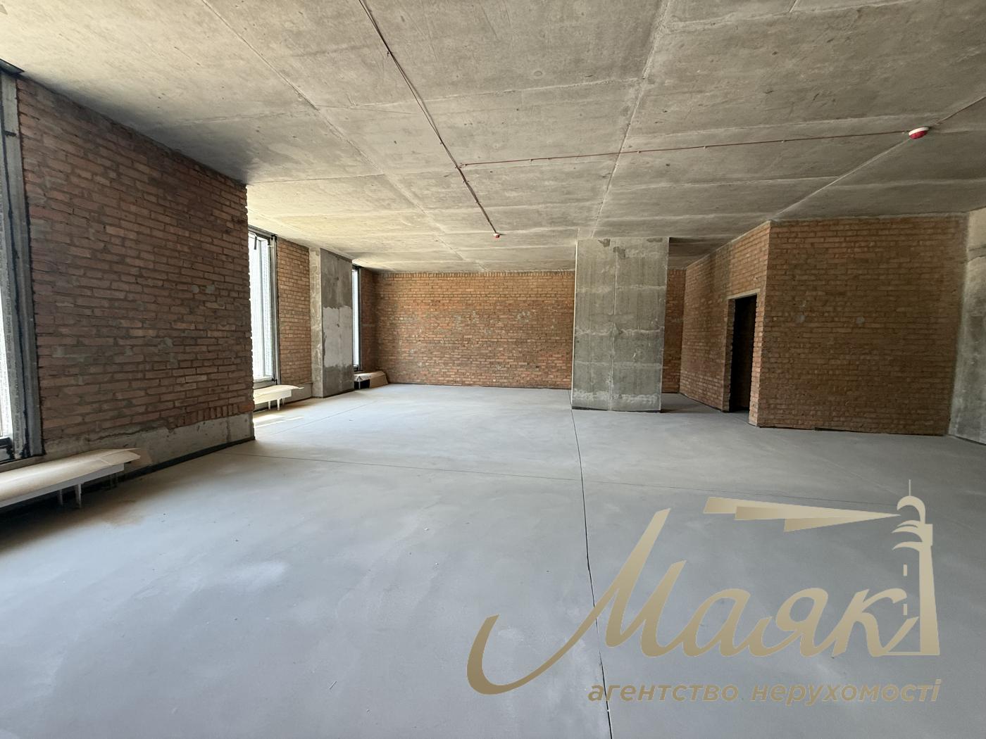 Оренда фасадного приміщення 155м2 у ЖК TRIIINITY, вул. Барбюса Анрі