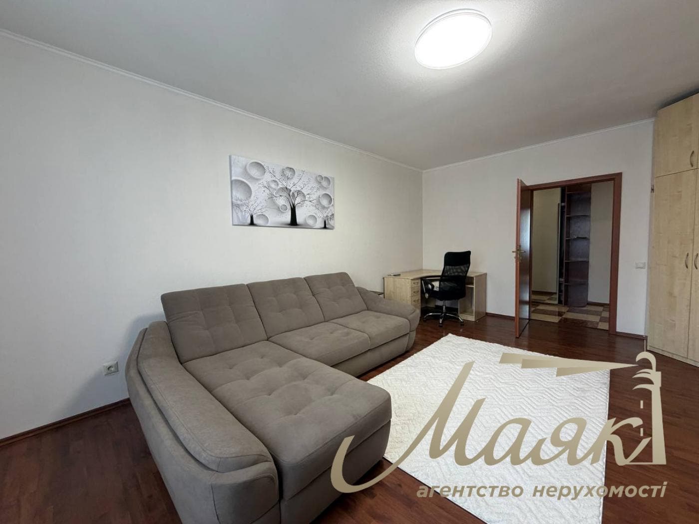 2-room apartment for rent at 4 Raisa Okipnaya Street, Levoberezhnaya.