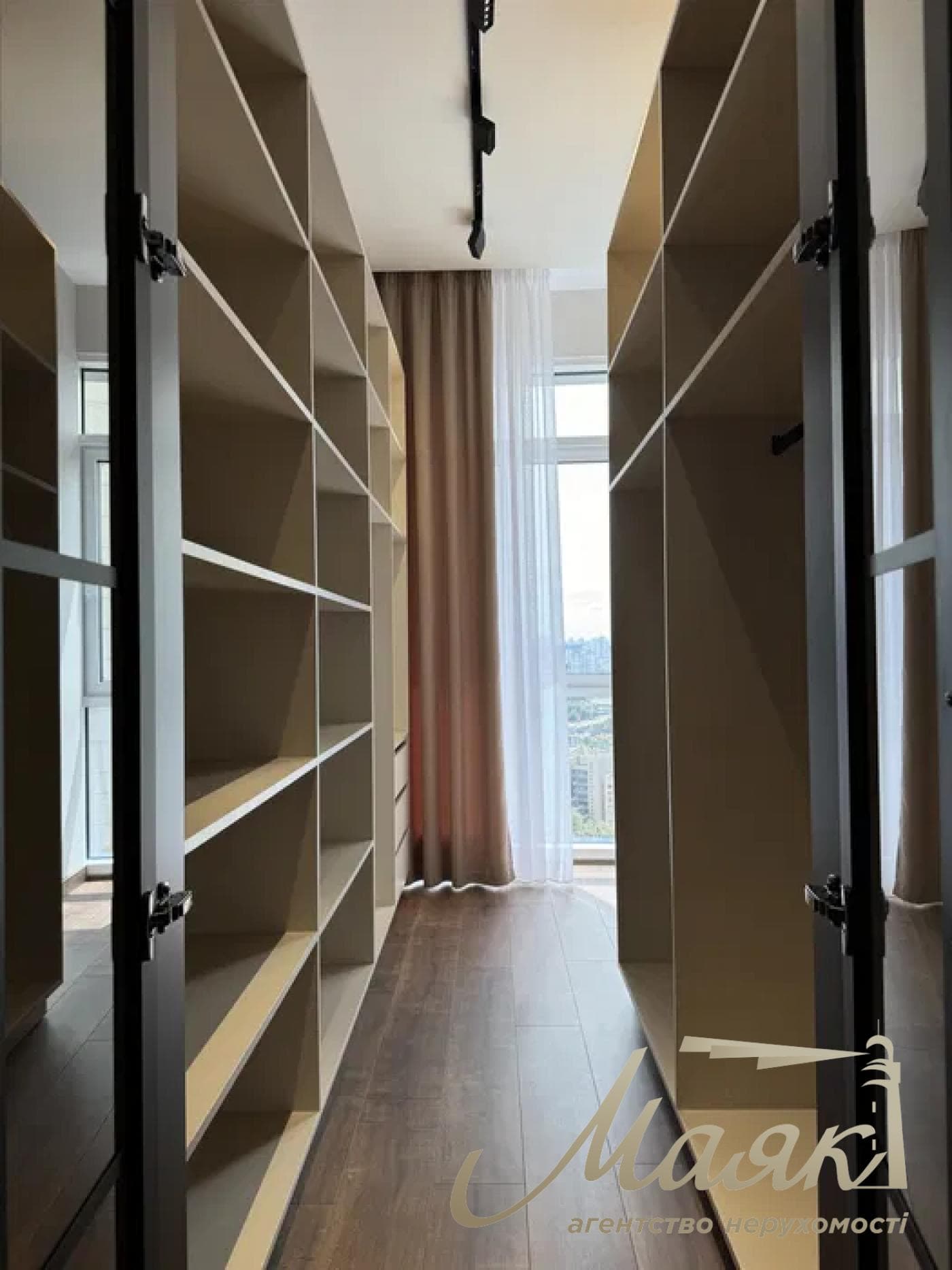 Rent a 4-room apartment (125 m²) in the "Busov Hill" residential complex