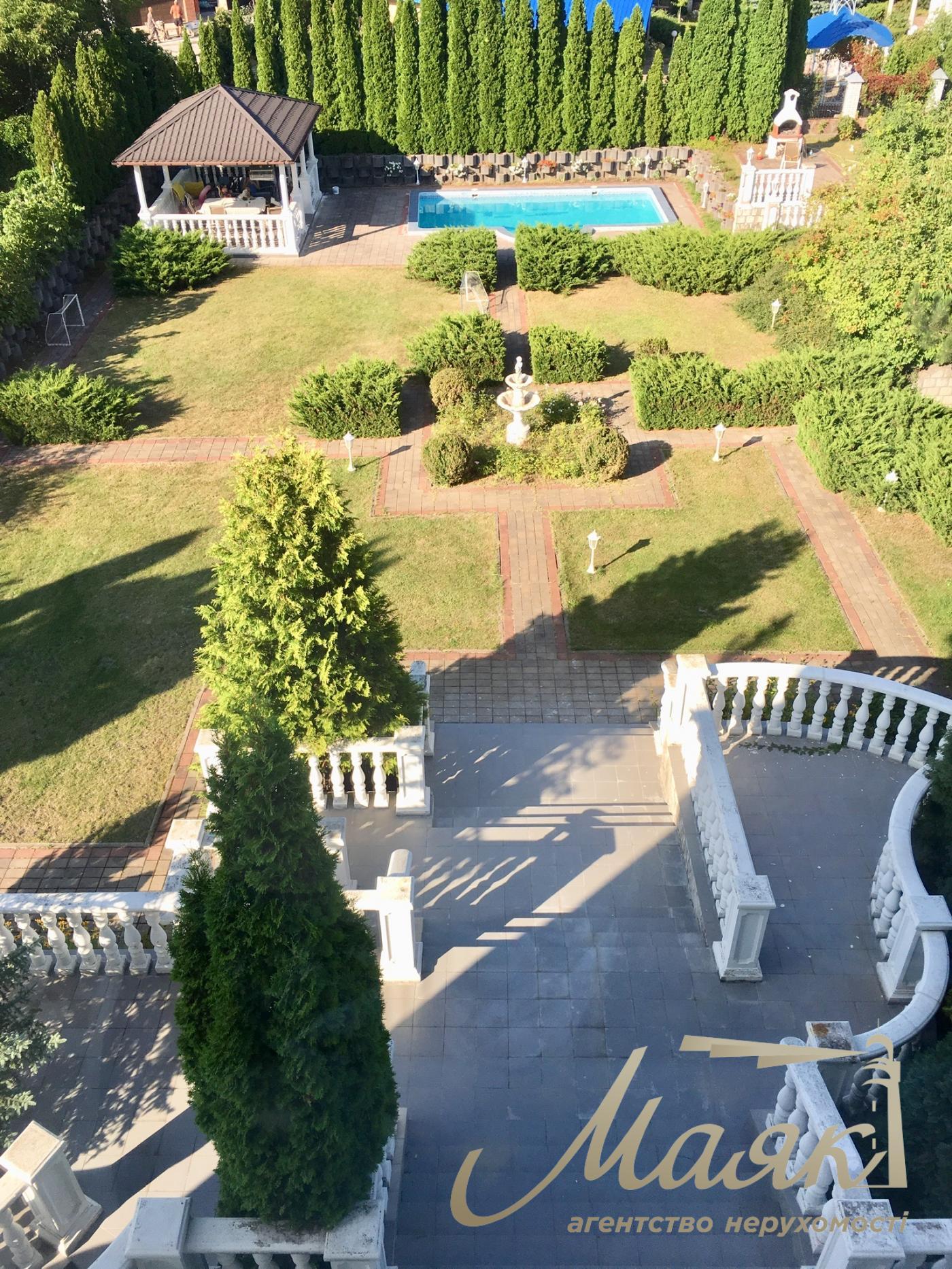 Rent 3-storey house 492,7m2, Lesniki