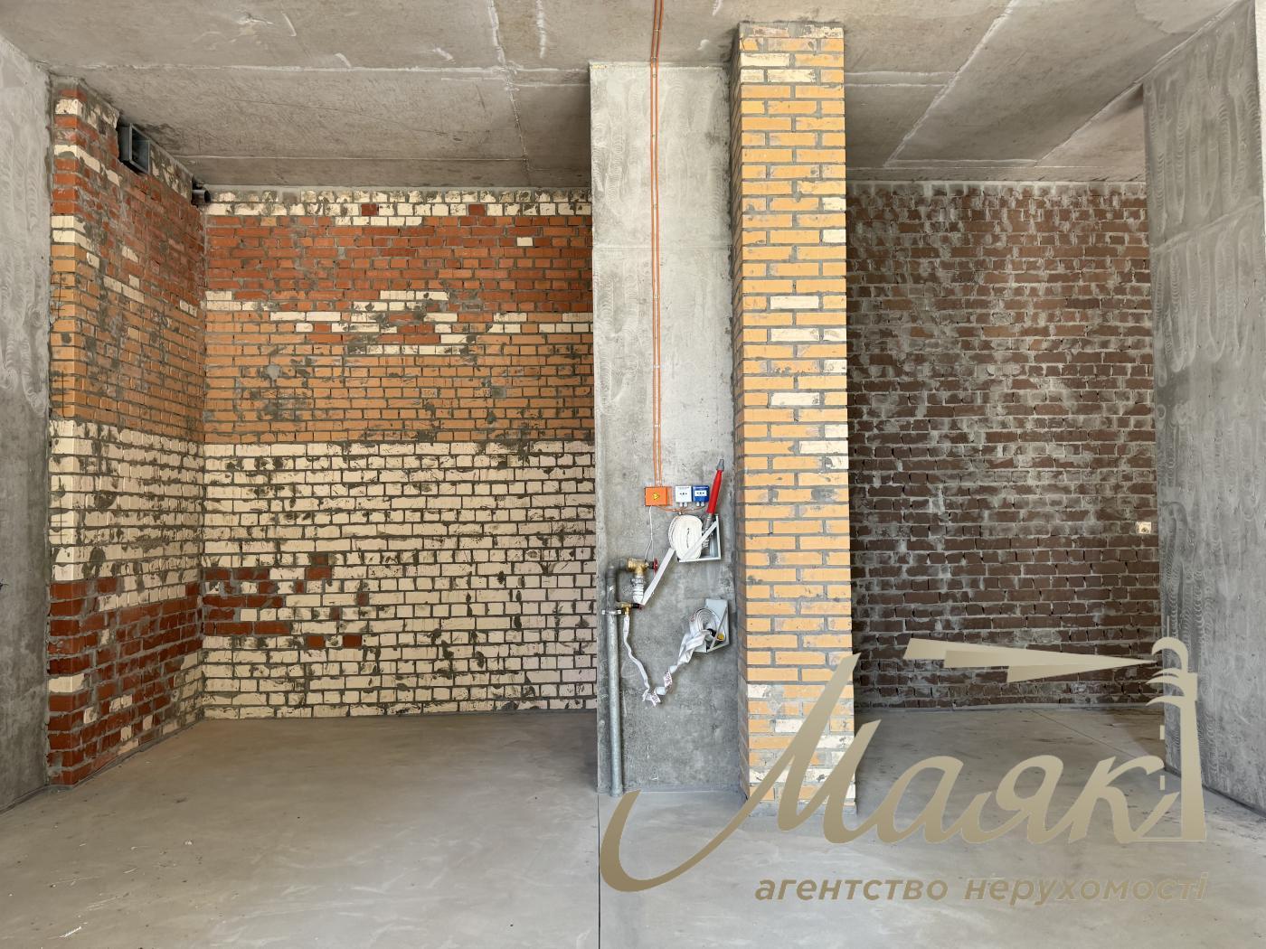 Rent of façade premises of 388 m² in the residential complex "Suchasny Kvartal", Otradny, Solomyansky district.