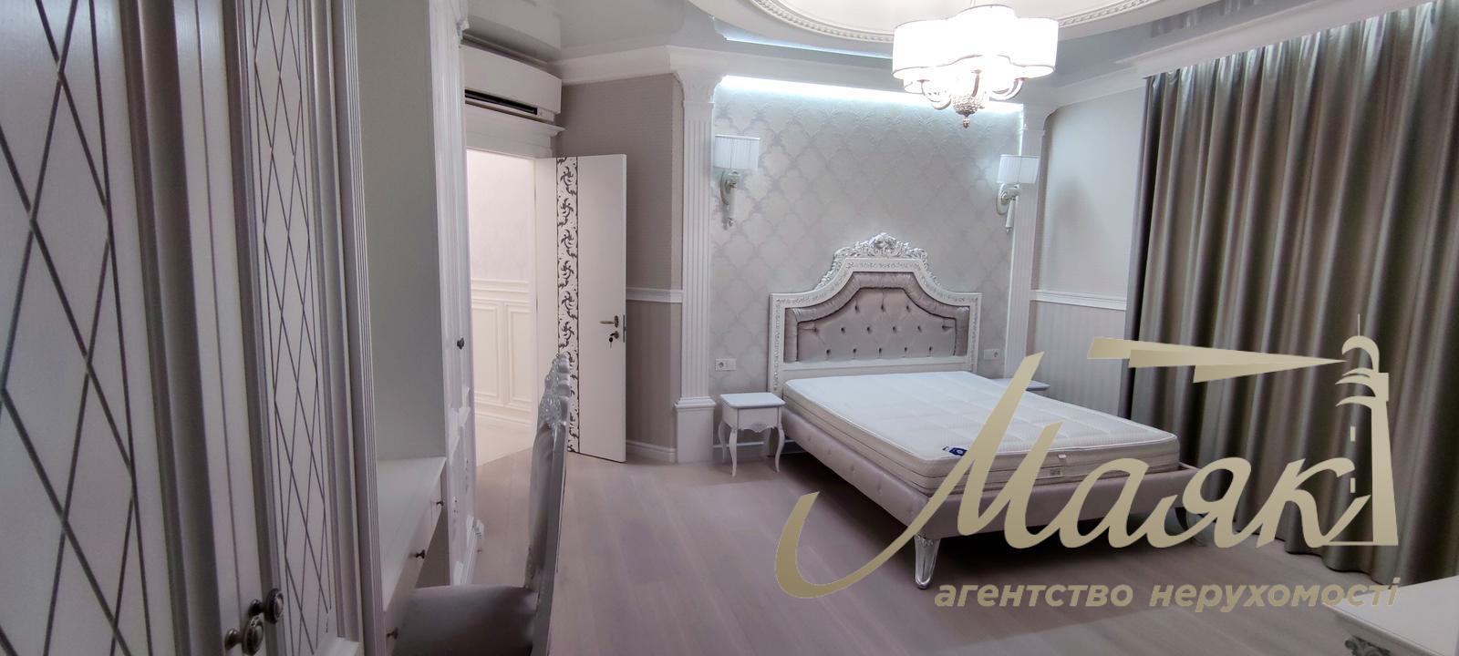 Продаж 5-кімнатної квартири 210 м² у ЖК "Новопечерські Липки" (вул. Верхогляда, колиш. Драгомирова, 11) Печерський район, Київ.