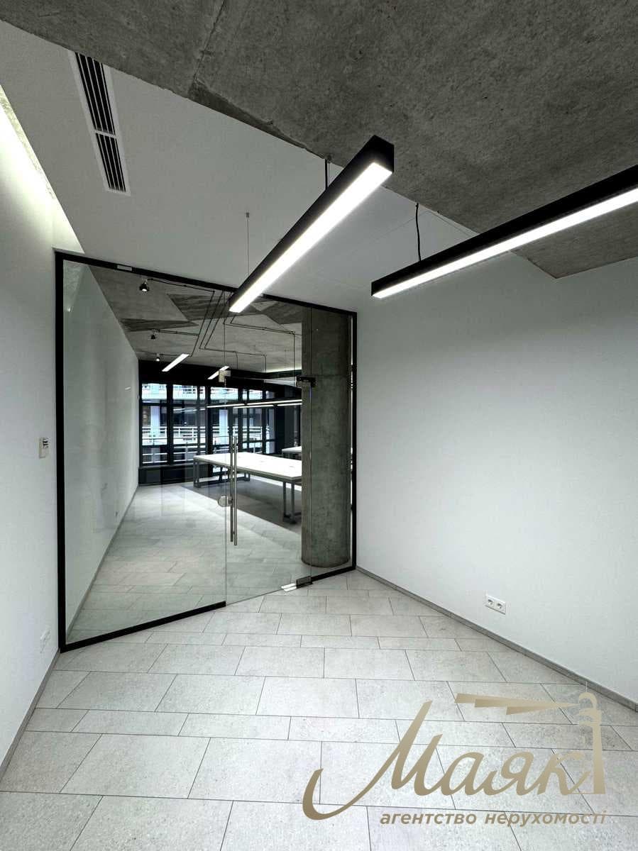 Modern office space (180 m²) for rent in the "Volna" Business Center, 36D Konovaltsa St.
