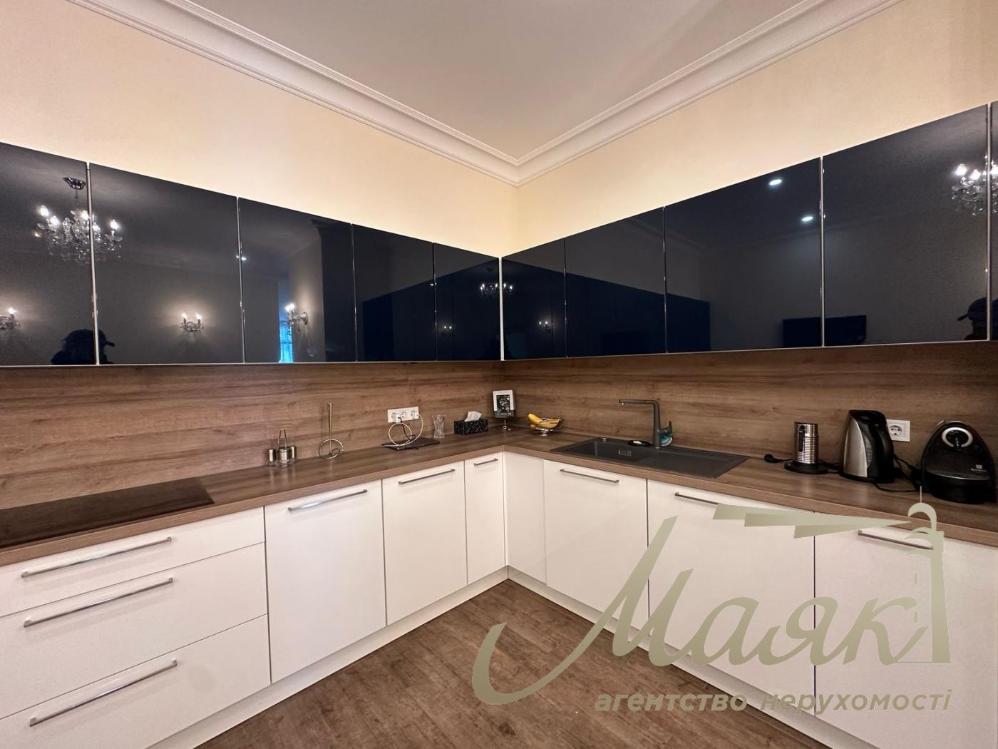 Sale of apartment 156m2 in residential complex Novopecherskie Lipki, Andreya Verkhoglyada st., Pechersk, Kyiv