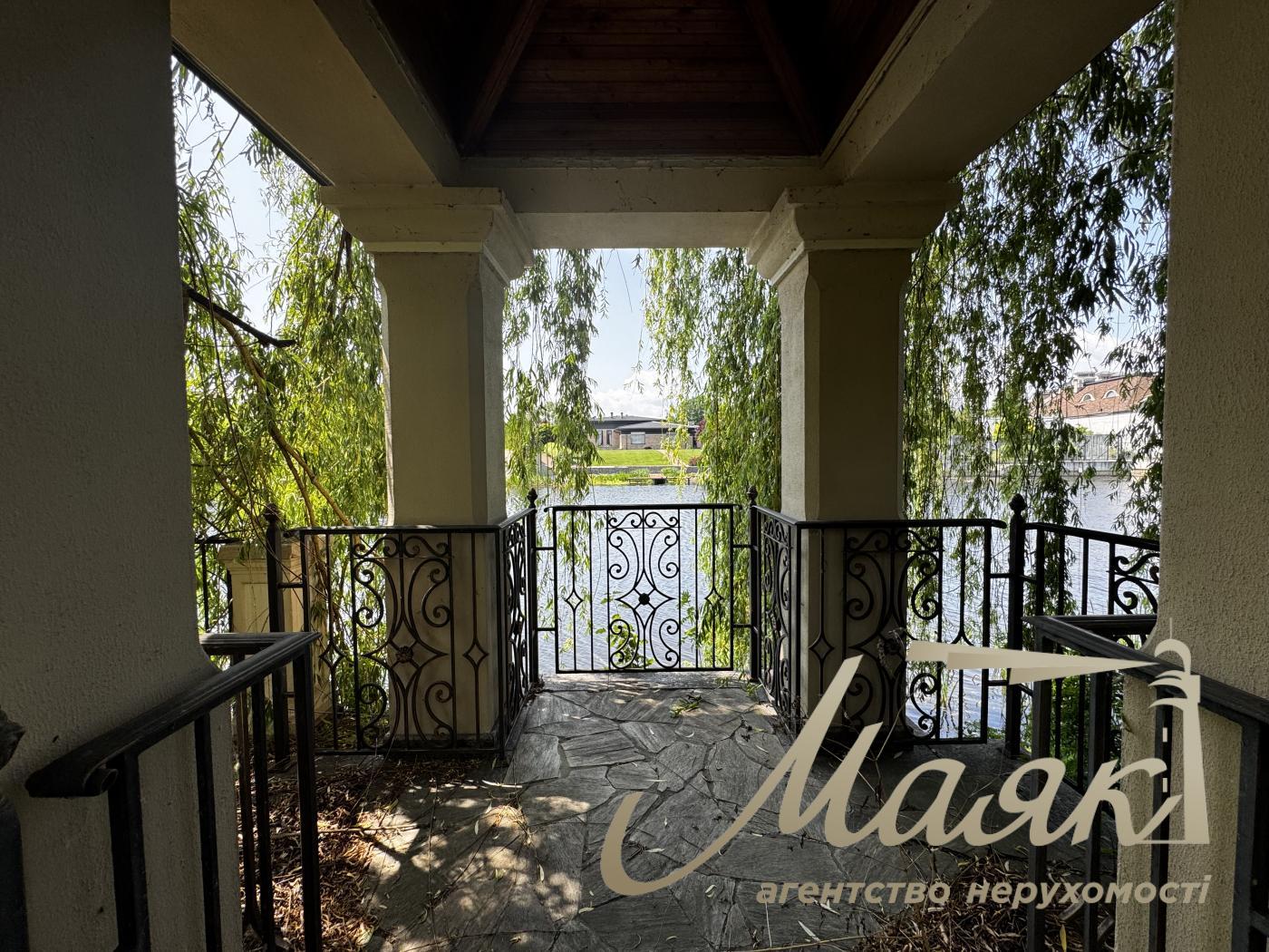 Продаж будинку біля води 1200 кв.м у Кончі-Заспі | Свій пляж і вихід до води