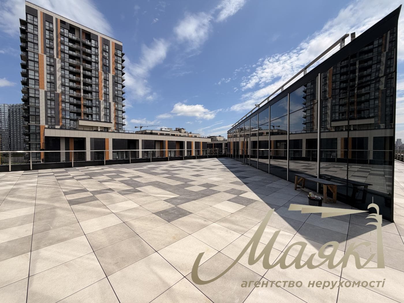 Rent a 280 m² office with a scenic view and a private terrace in the Magnett Business Center on Velyka Vasylkivska Street
